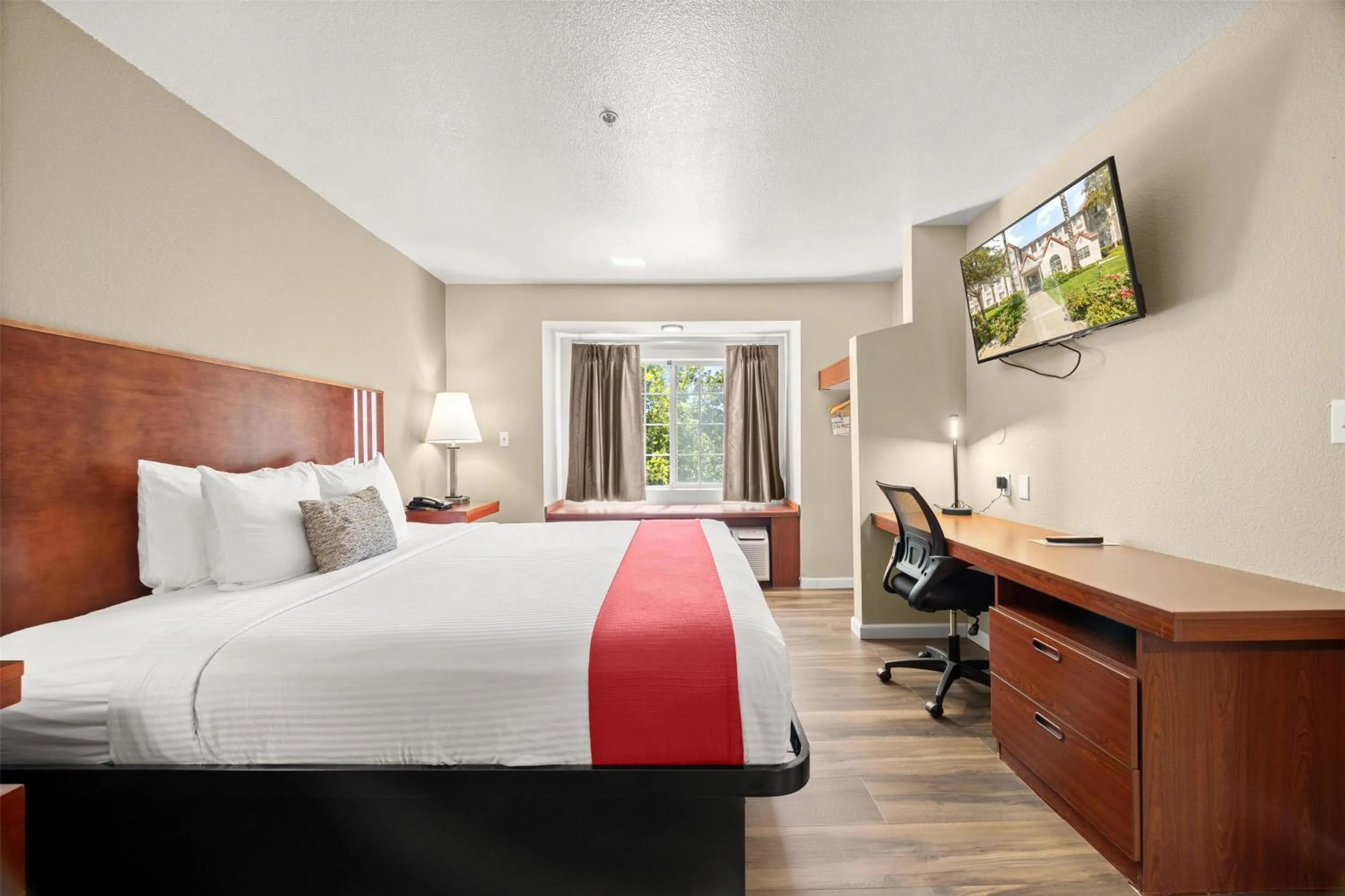 Photo of the whole room, Bed in SureStay Plus Hotel by Best Western Rocklin