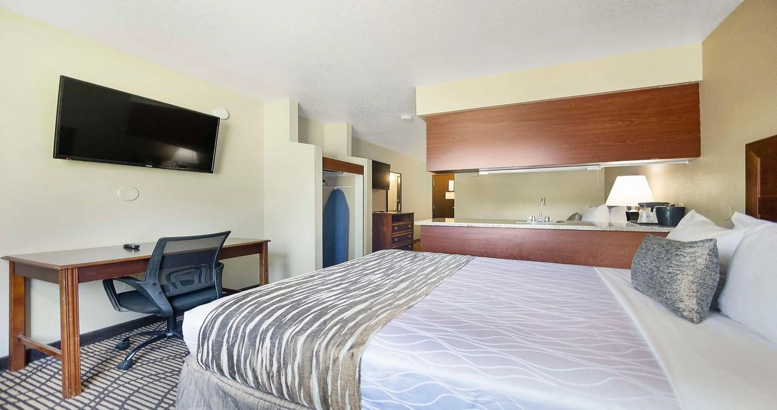 Photo of the whole room, Bed in SureStay Plus Hotel by Best Western Rocklin