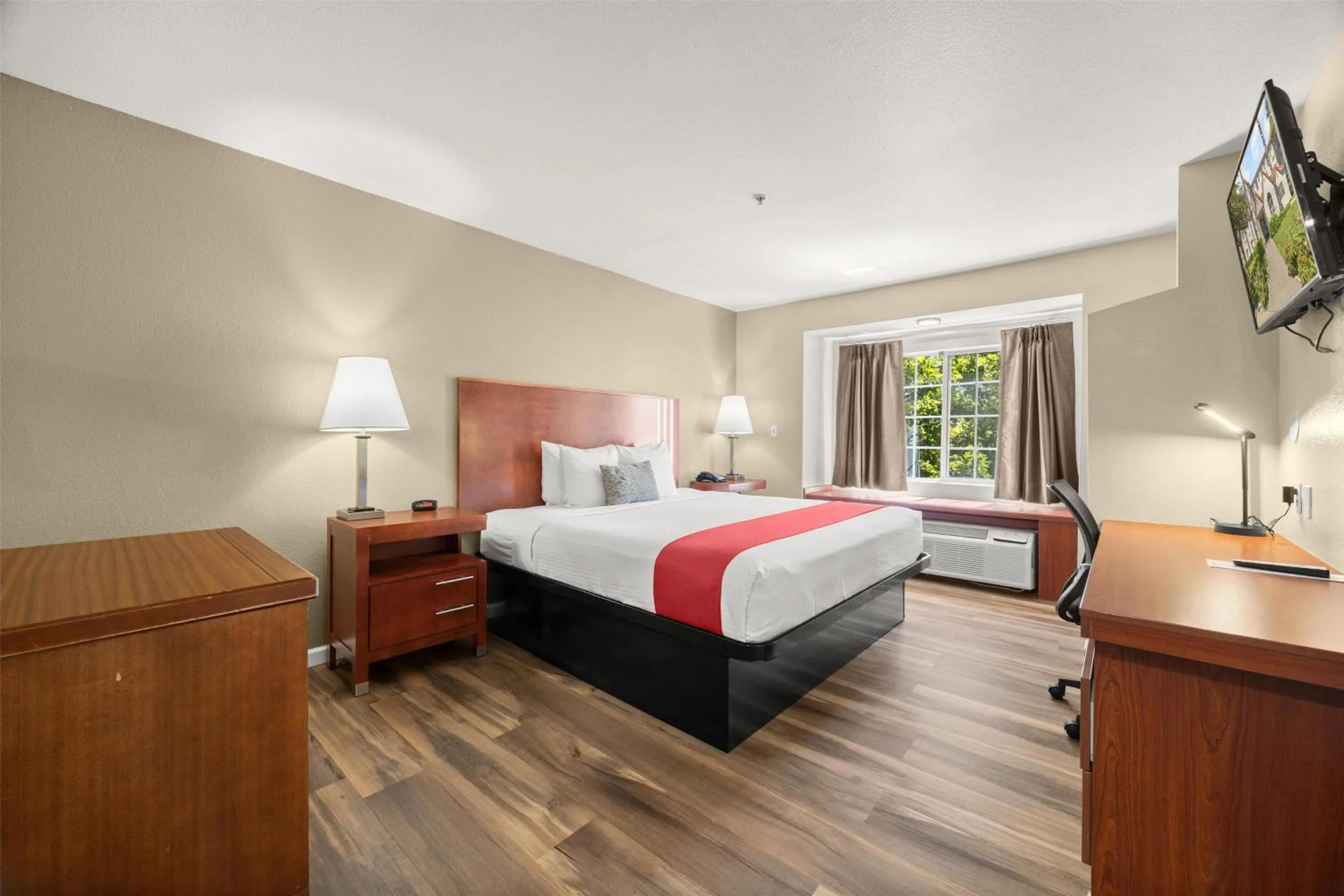 Photo of the whole room, Bed in SureStay Plus Hotel by Best Western Rocklin