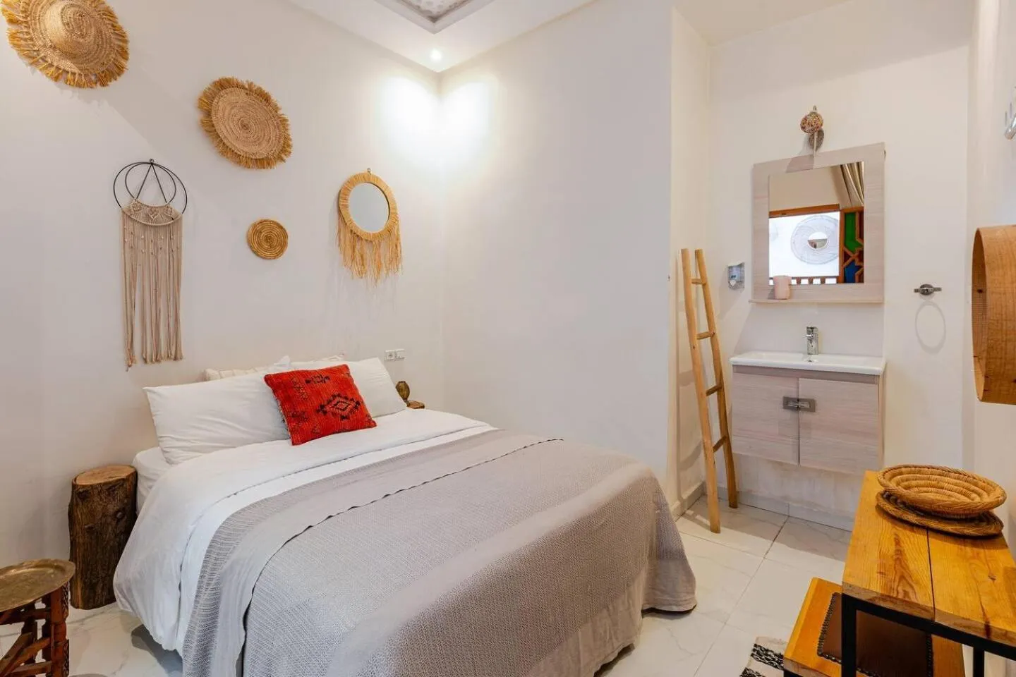 Bed in RIAD Miel & Une Nuit