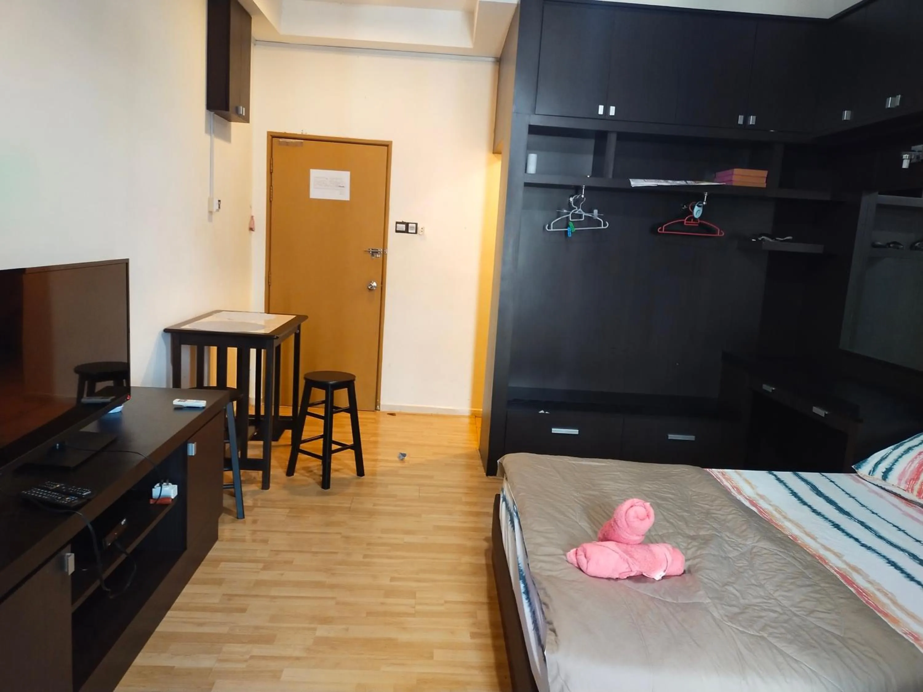 Bed in CmK STUDIO APARTMEN KTC#Netflix