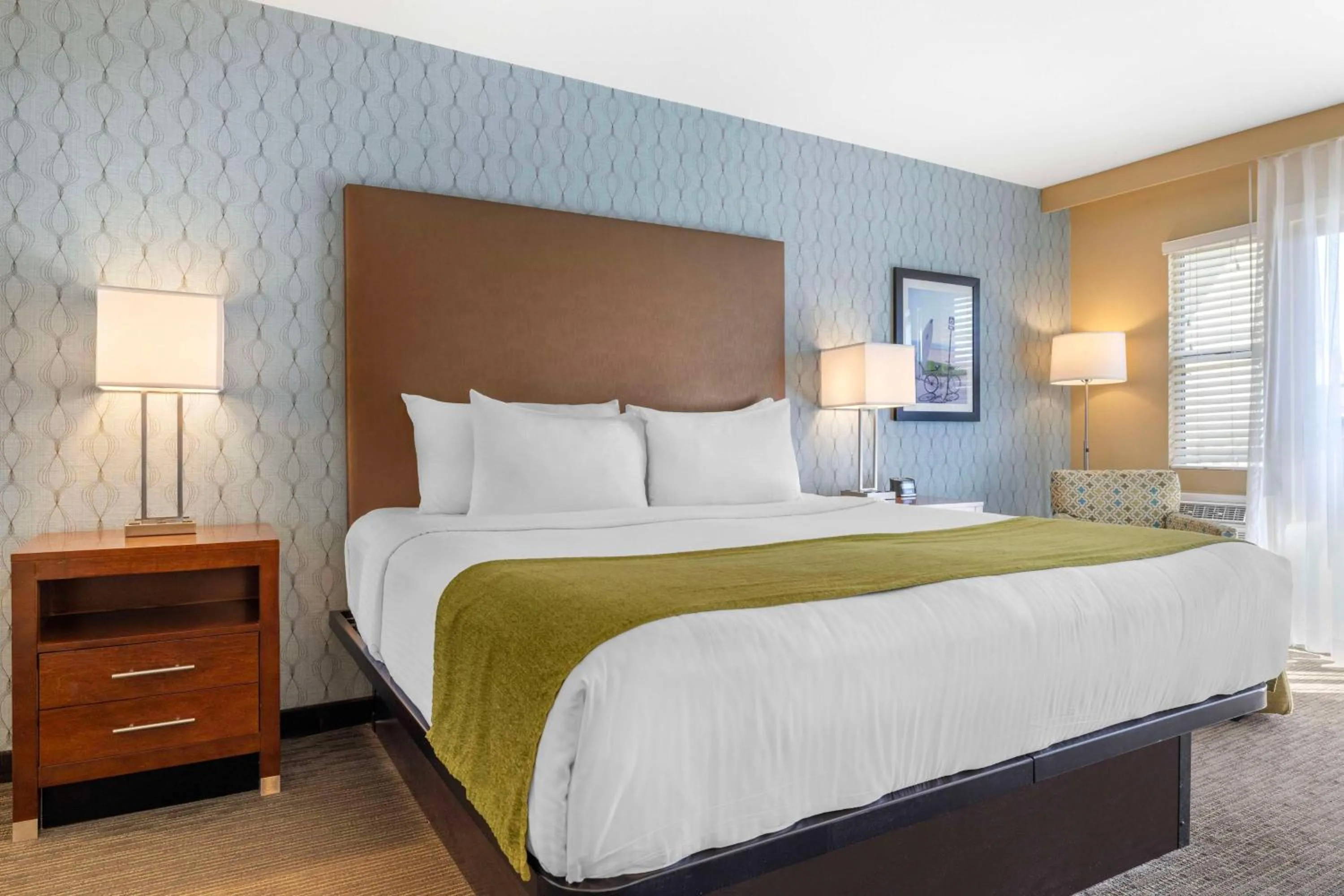 Bedroom, Bed in Best Western Plus Beach View Lodge Carlsbad