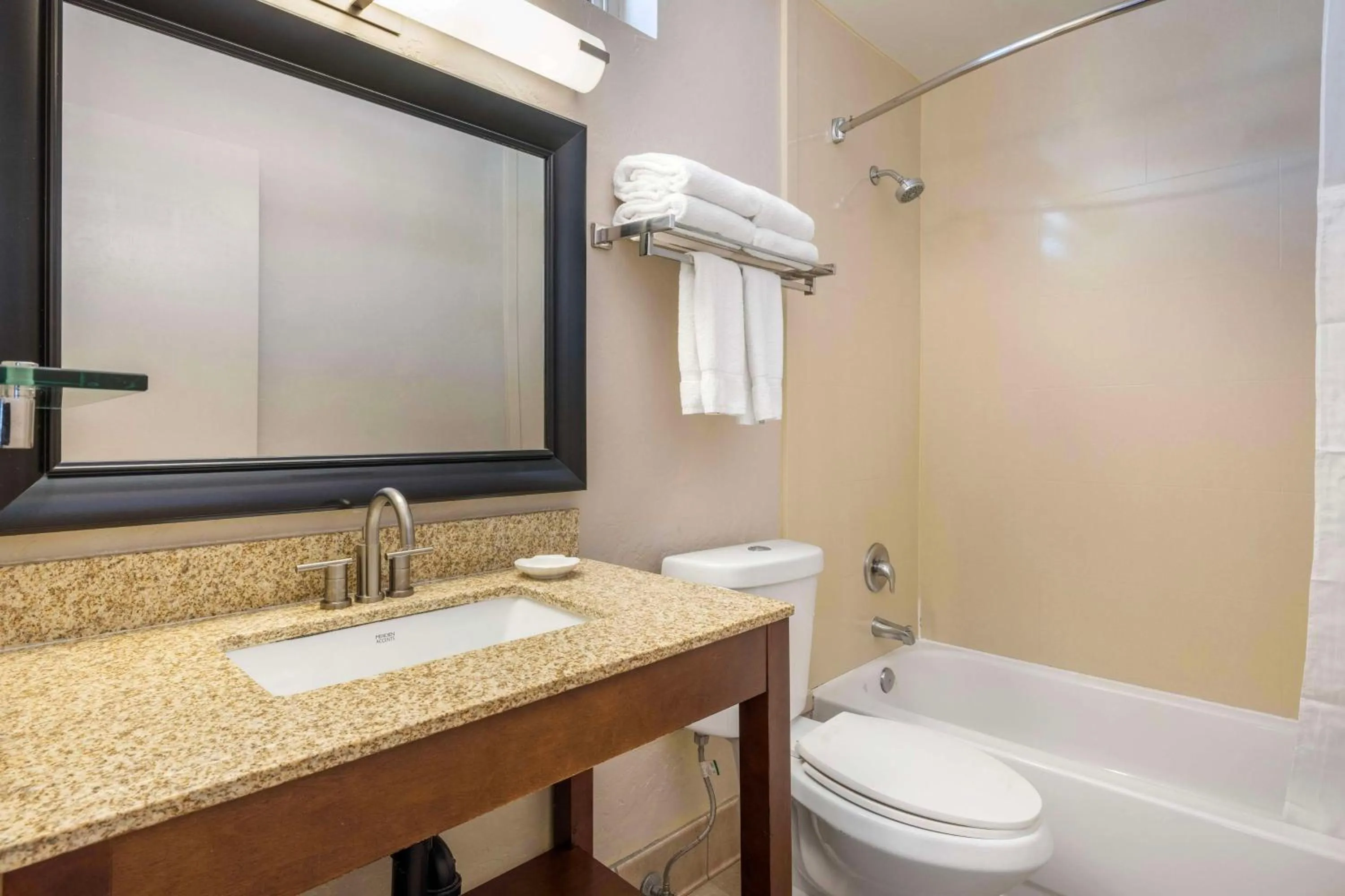 Bathroom in Best Western Plus Beach View Lodge Carlsbad