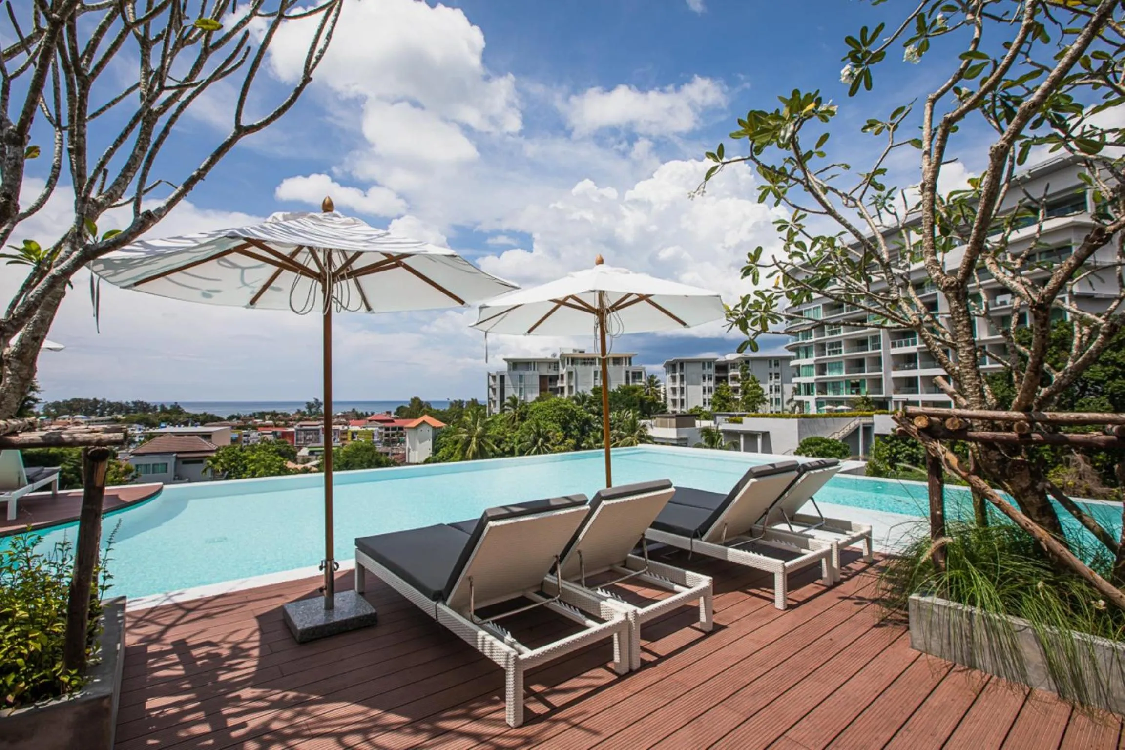 Swimming pool in Palmetto Condominium