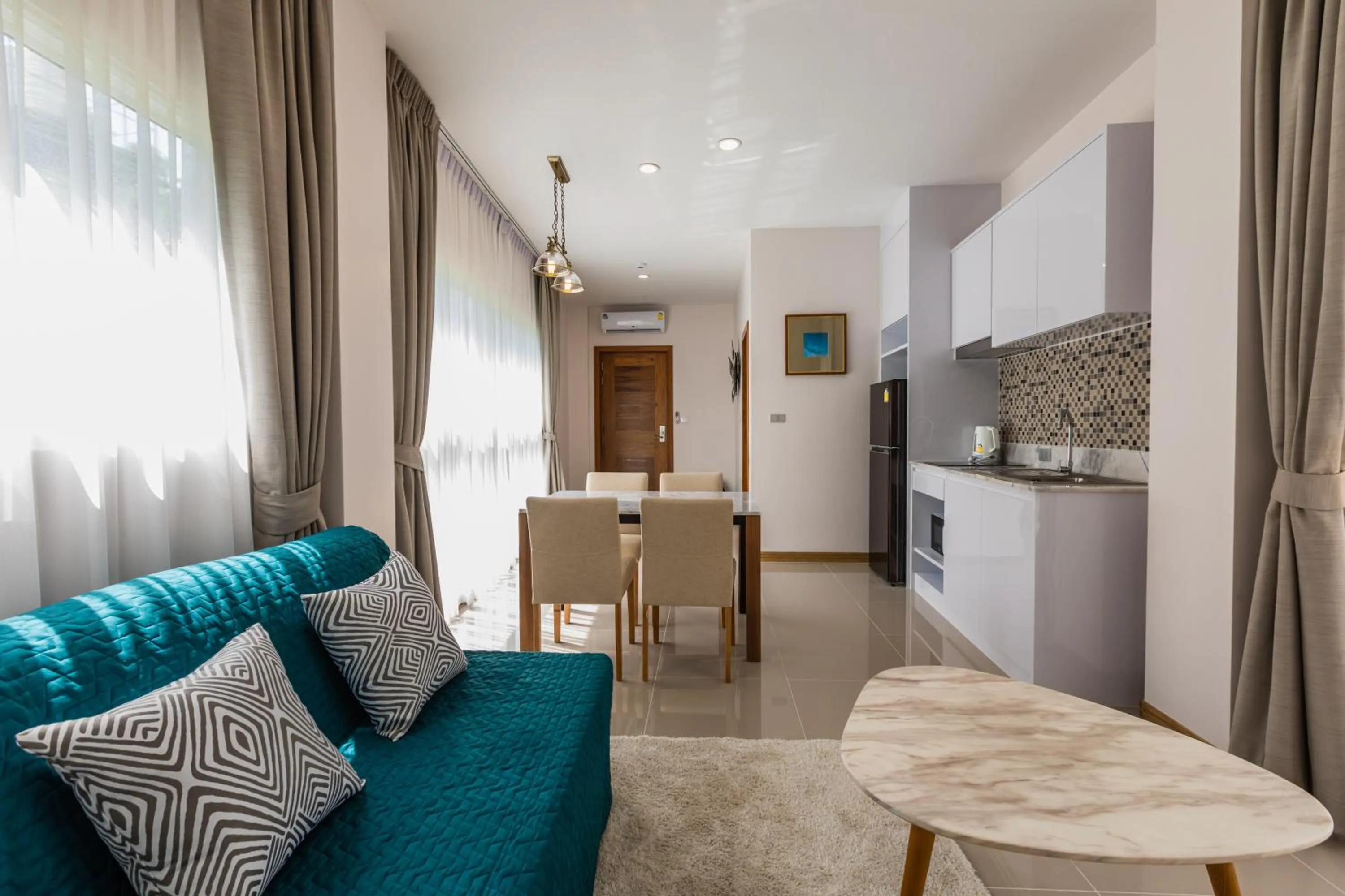 Photo of the whole room in Palmetto Condominium