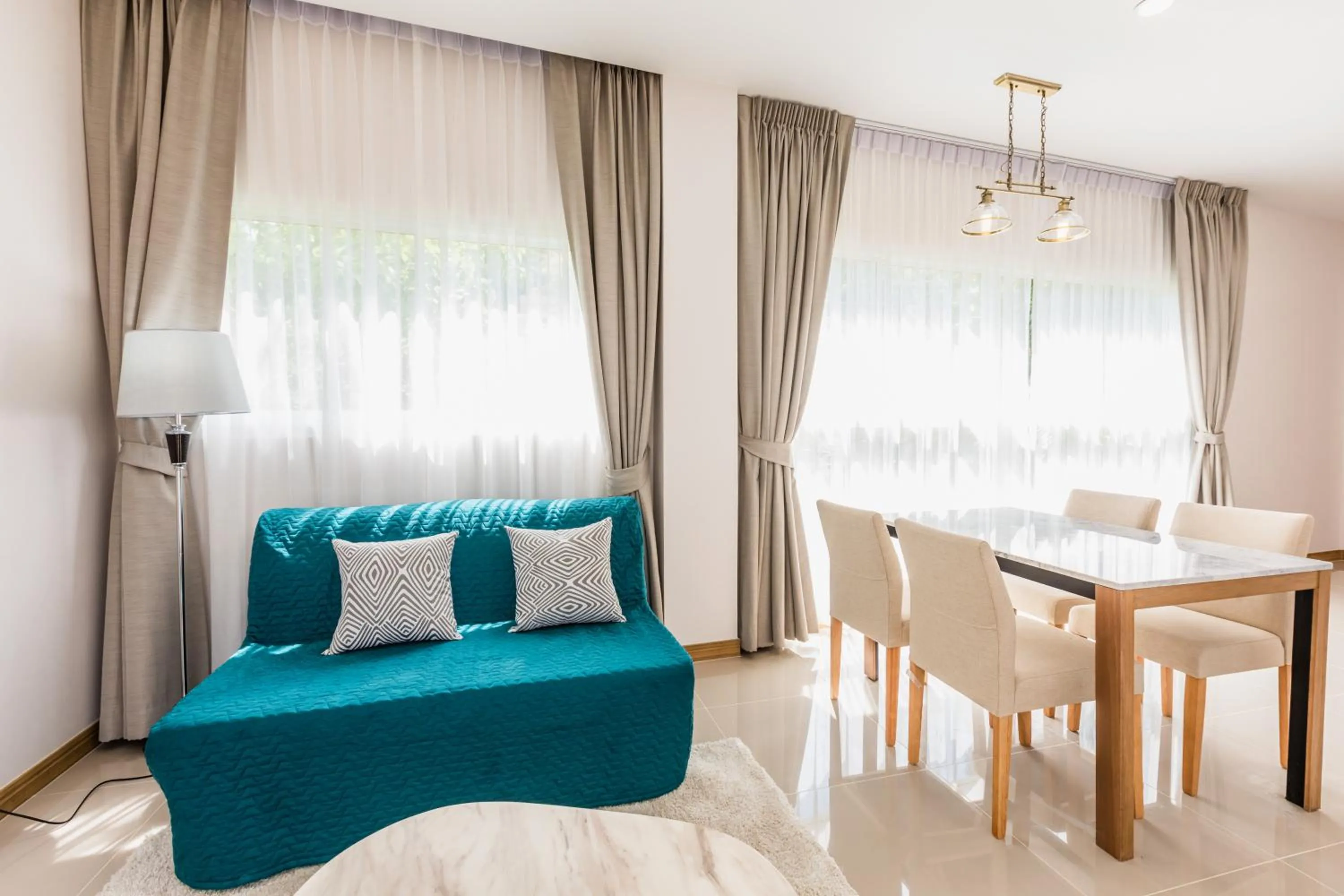 Seating area, Bed in Palmetto Condominium