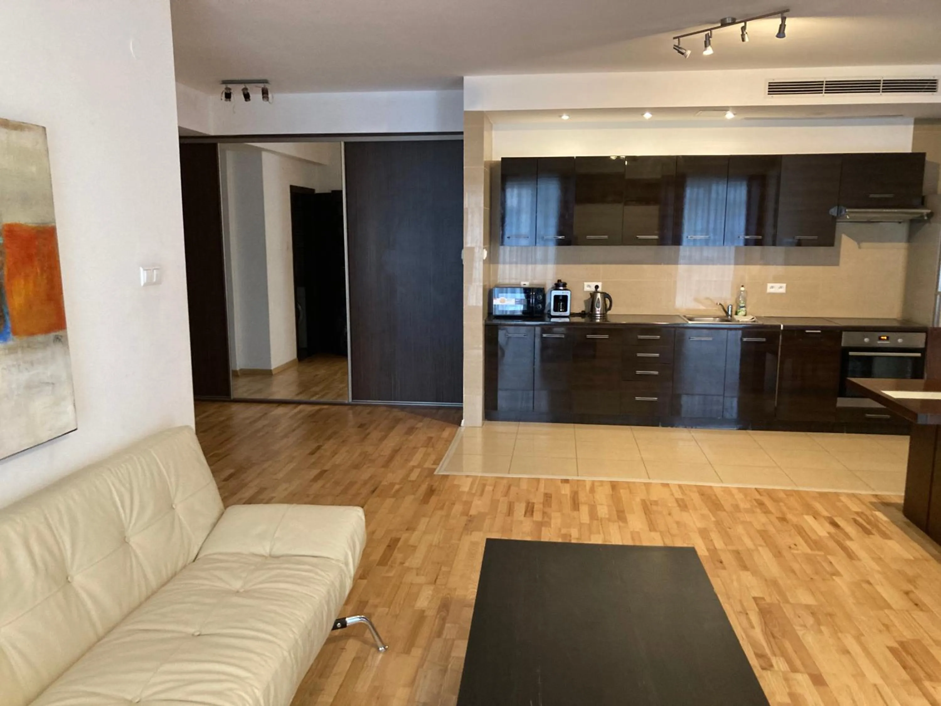 Kitchen or kitchenette in Platinum Towers Hotel Apartments