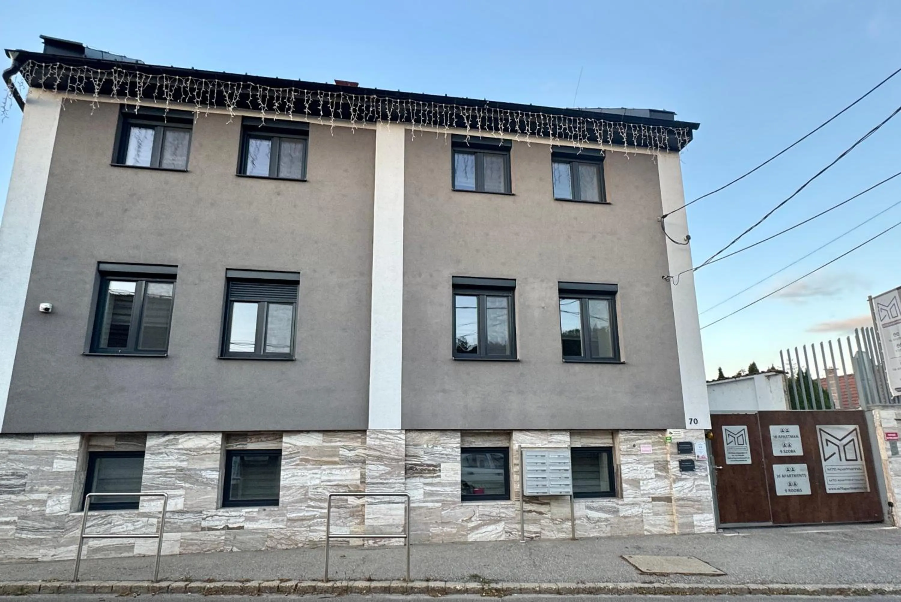 M70 Apartmanház