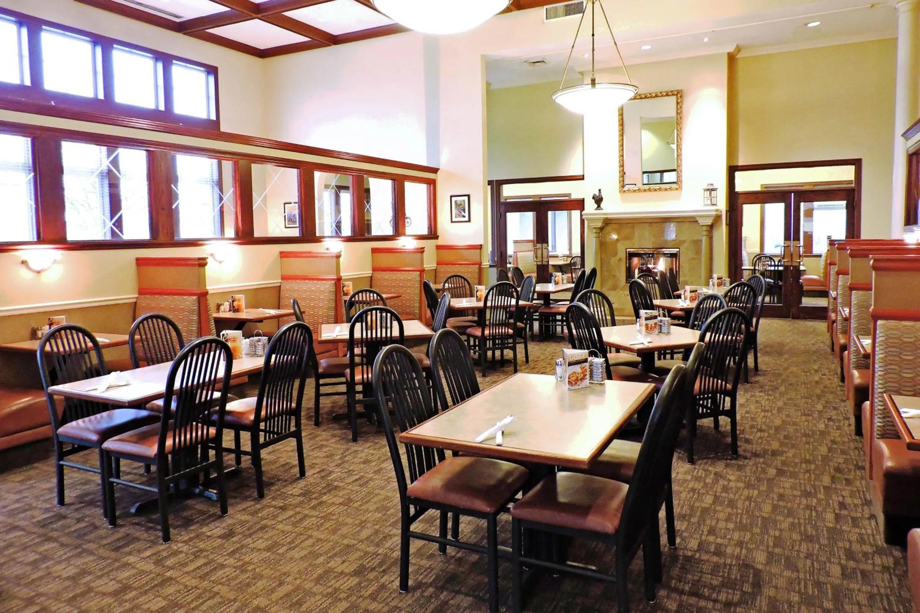 Restaurant/places to eat in Four Points by Sheraton Portland East