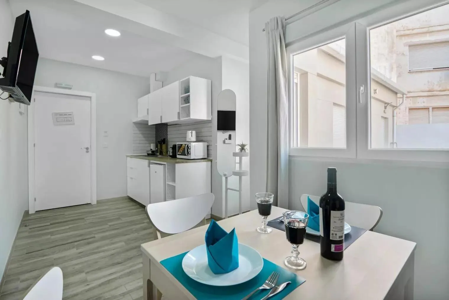 Dining area in Umihouse apartamentos centro Alicante