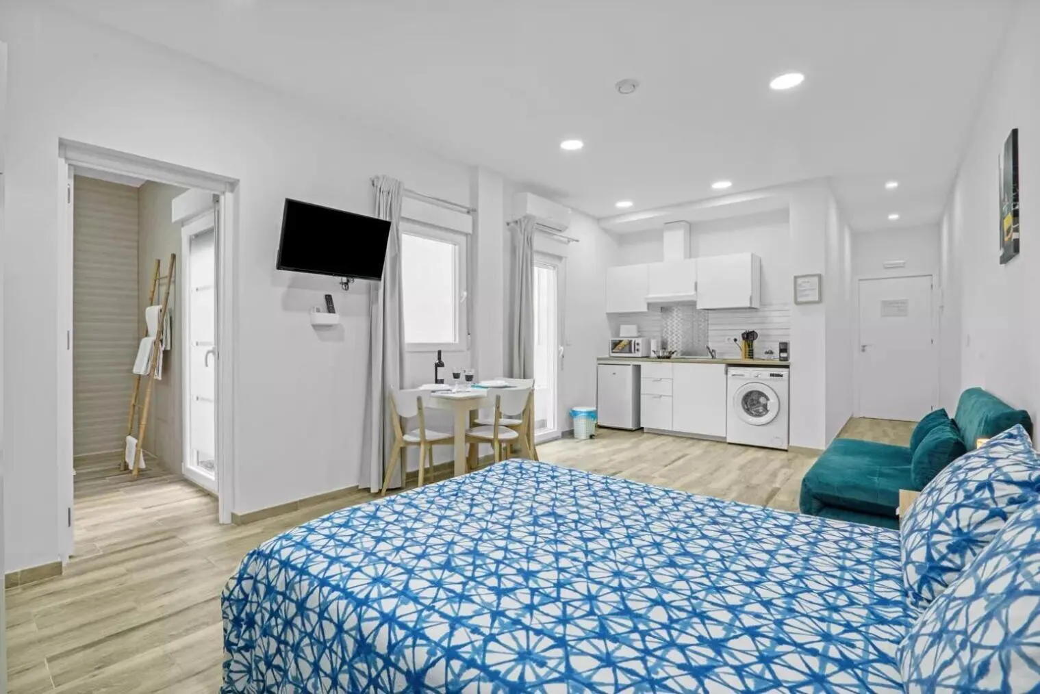 Photo of the whole room, Bed in Umihouse apartamentos centro Alicante