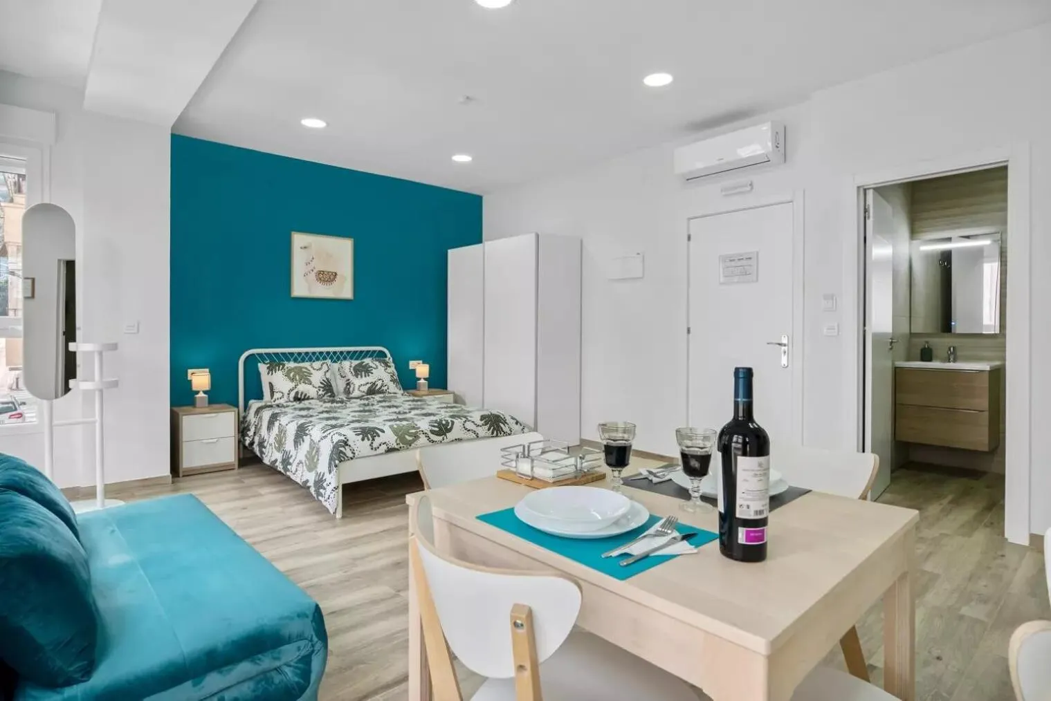 Photo of the whole room, Bed in Umihouse apartamentos centro Alicante