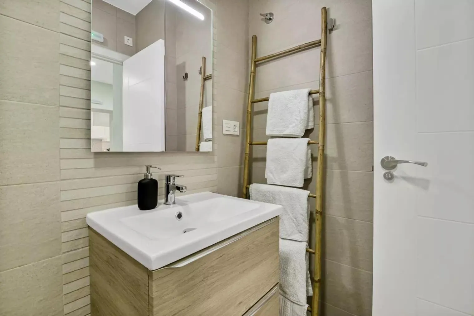 Toilet in Umihouse apartamentos centro Alicante