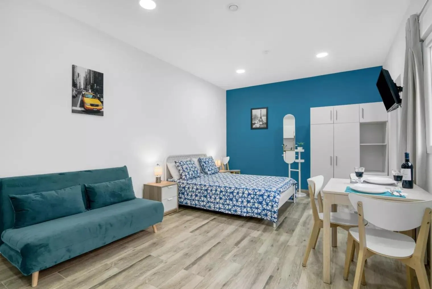 Photo of the whole room, Bed in Umihouse apartamentos centro Alicante