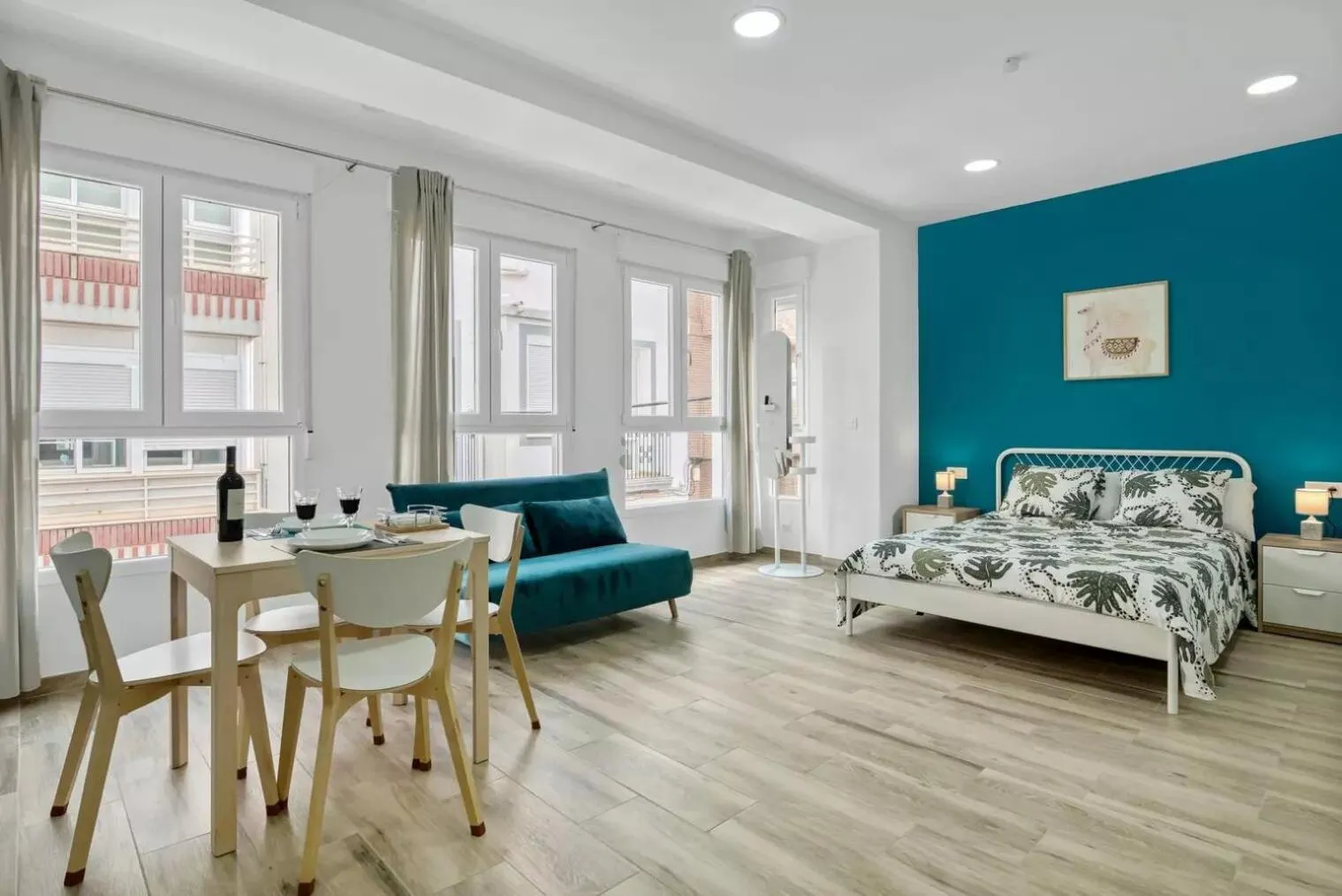 Seating area, Bed in Umihouse apartamentos centro Alicante