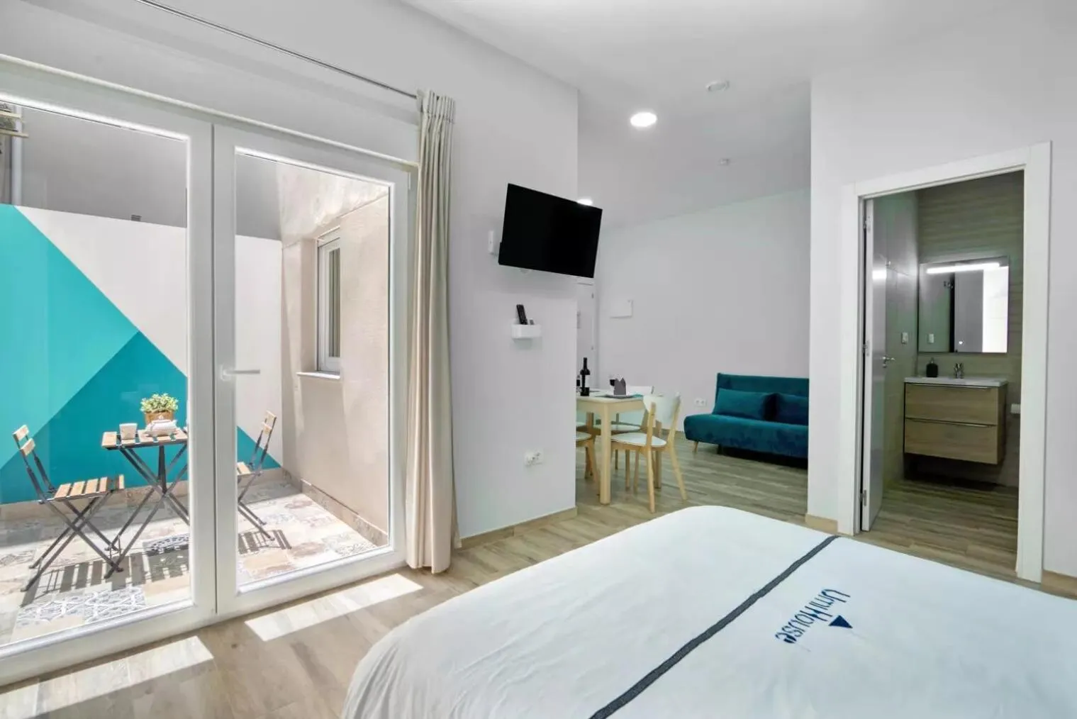 Bedroom, Bed in Umihouse apartamentos centro Alicante