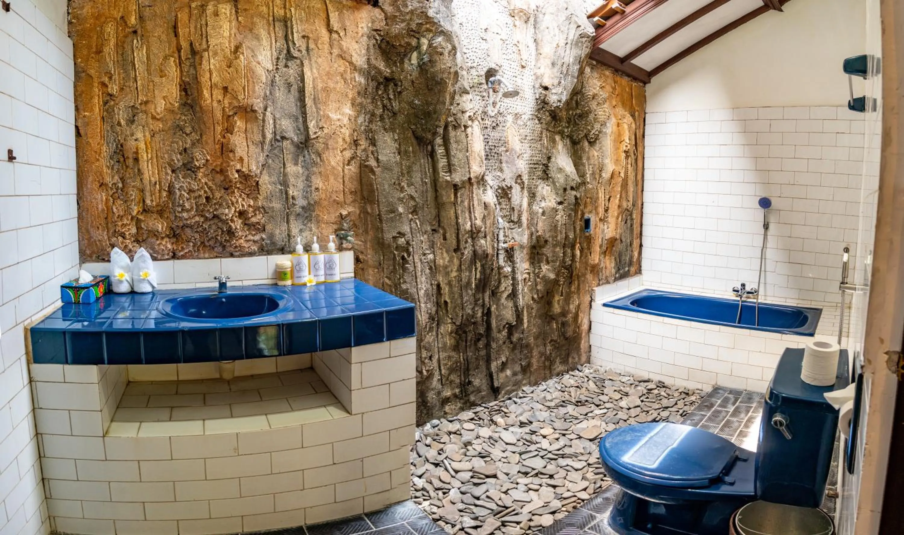 Bathroom in Binaria Museum Hotel