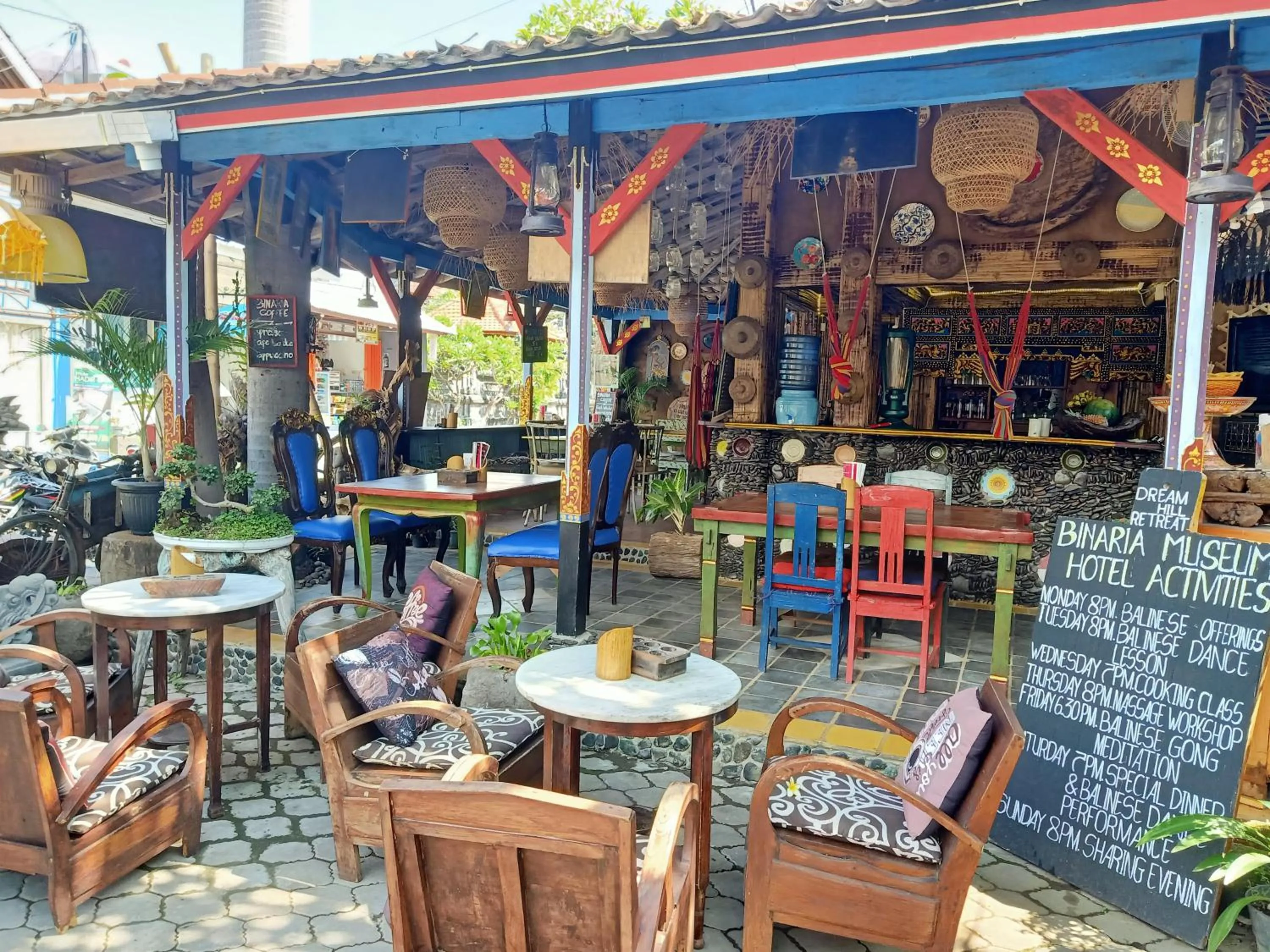 Restaurant/places to eat in Binaria Museum Hotel