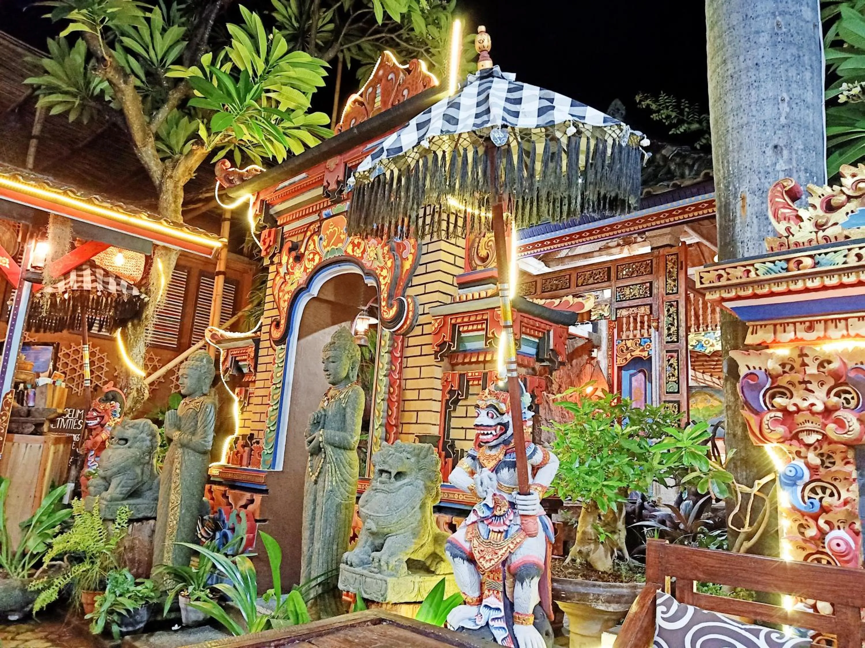 Facade/entrance in Binaria Museum Hotel