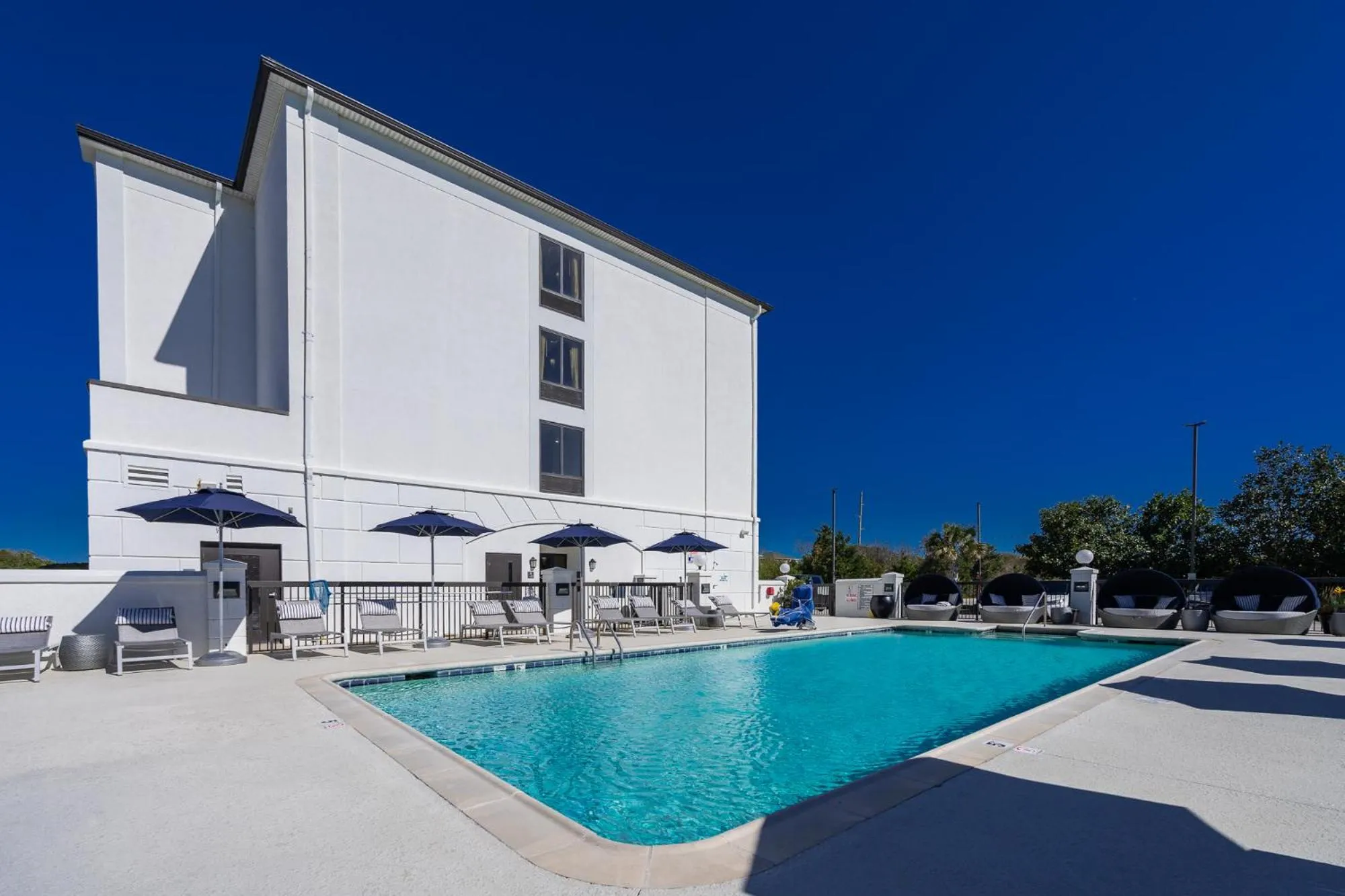 Swimming pool in Hotel Alice