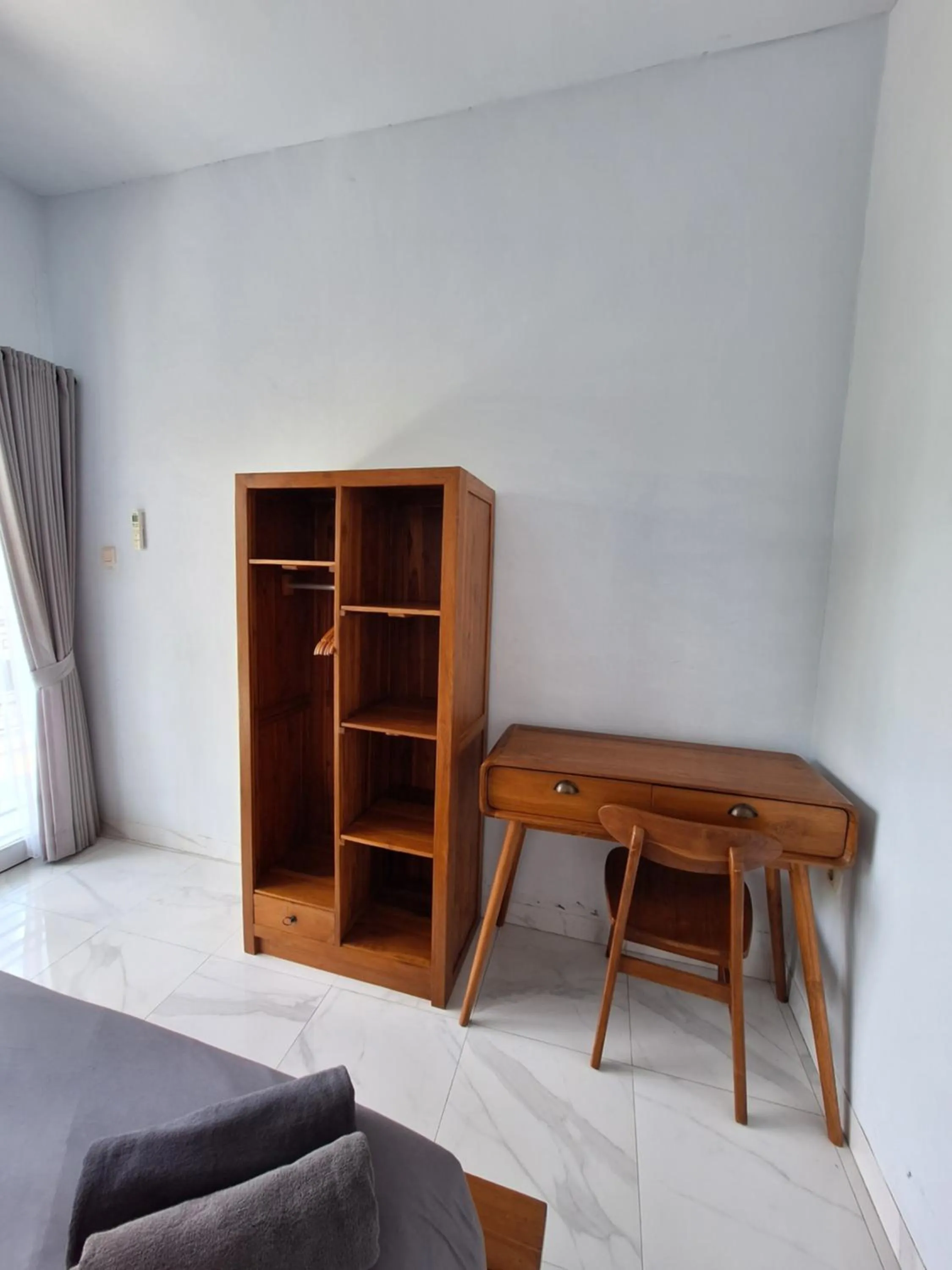 wardrobe in Bonewood Guesthouse