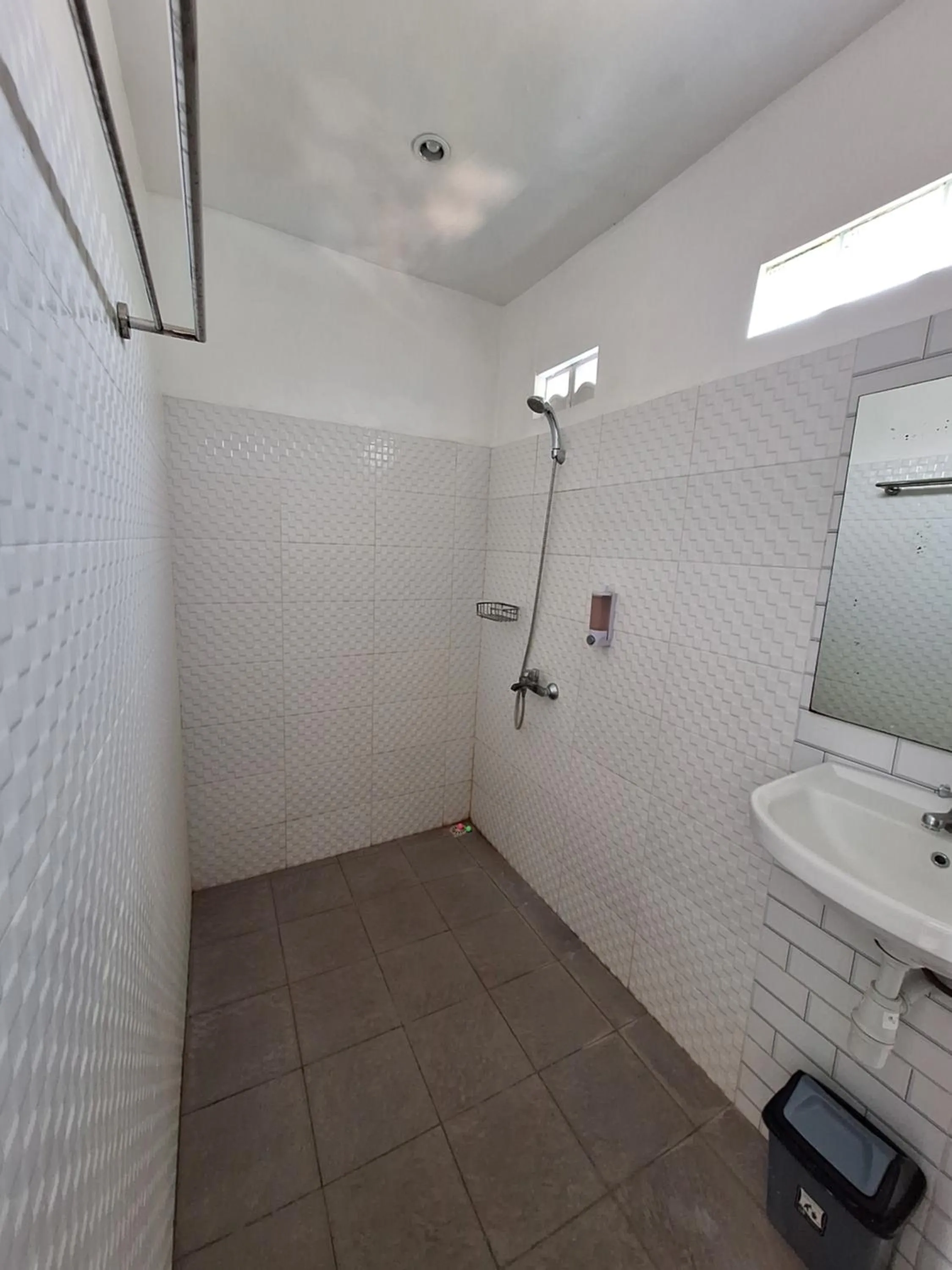 Shower in Bonewood Guesthouse