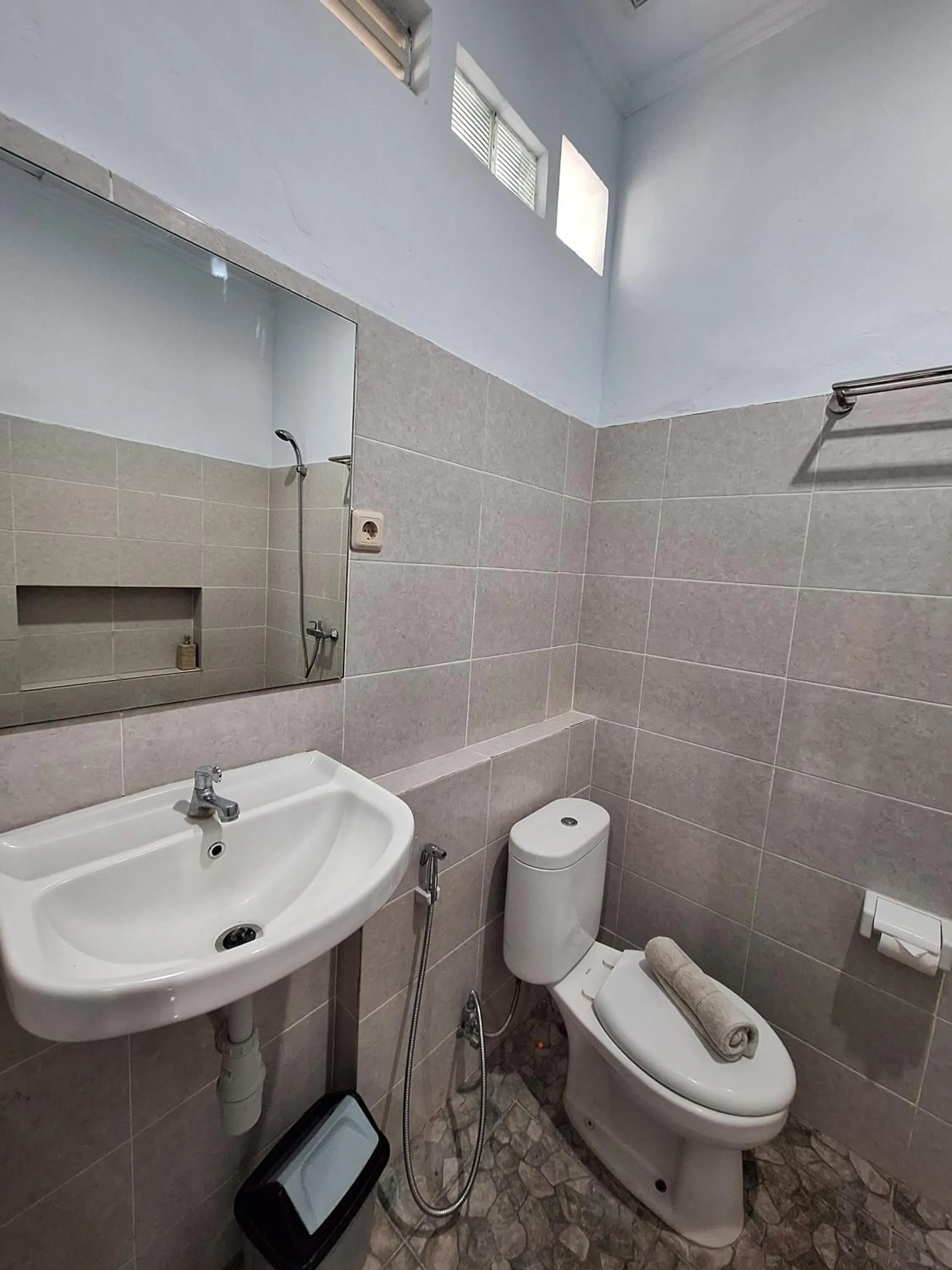 Shower in Bonewood Guesthouse