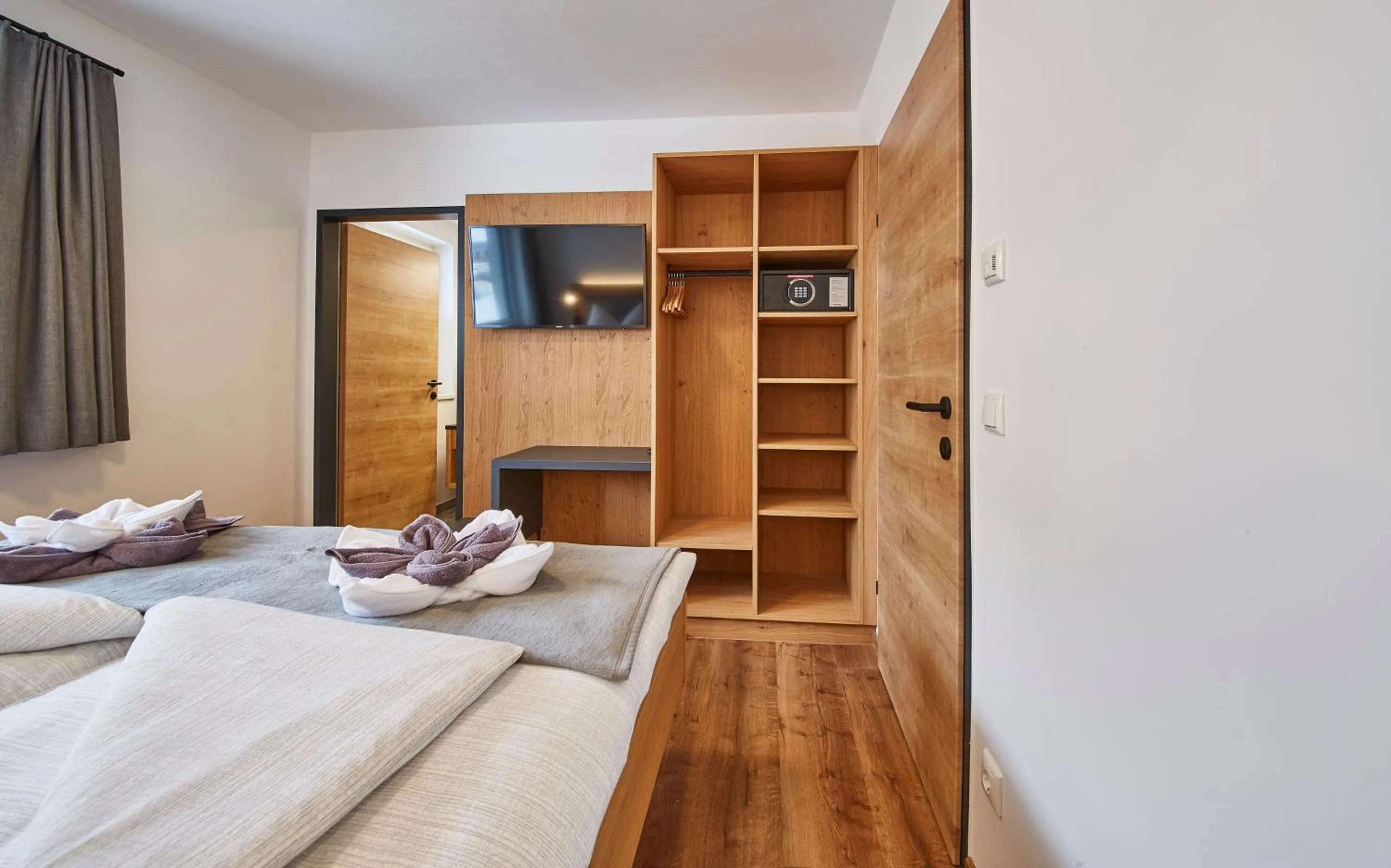 Photo of the whole room, Bed in Wiesl Lodge Saalbach