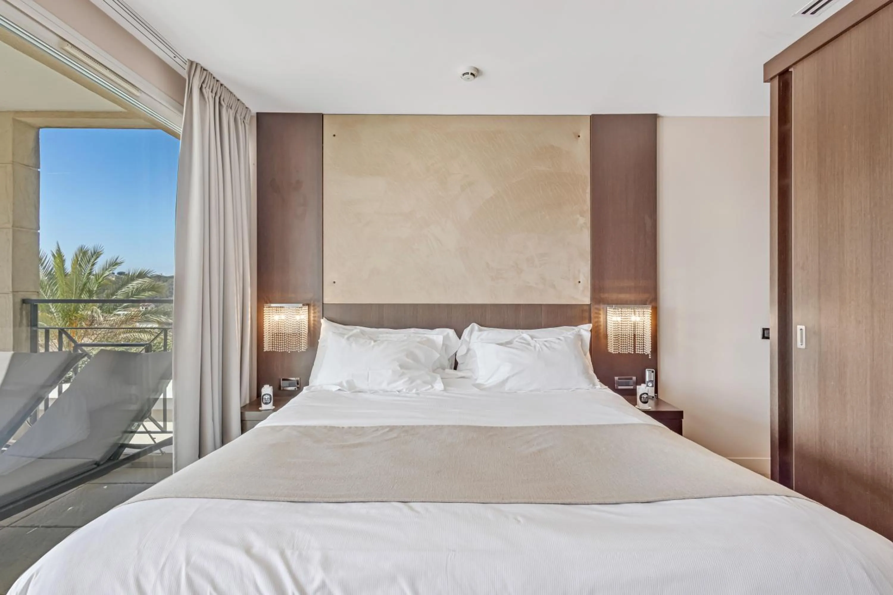 Bed in Royal Mougins Golf, Hotel & Spa de Luxe