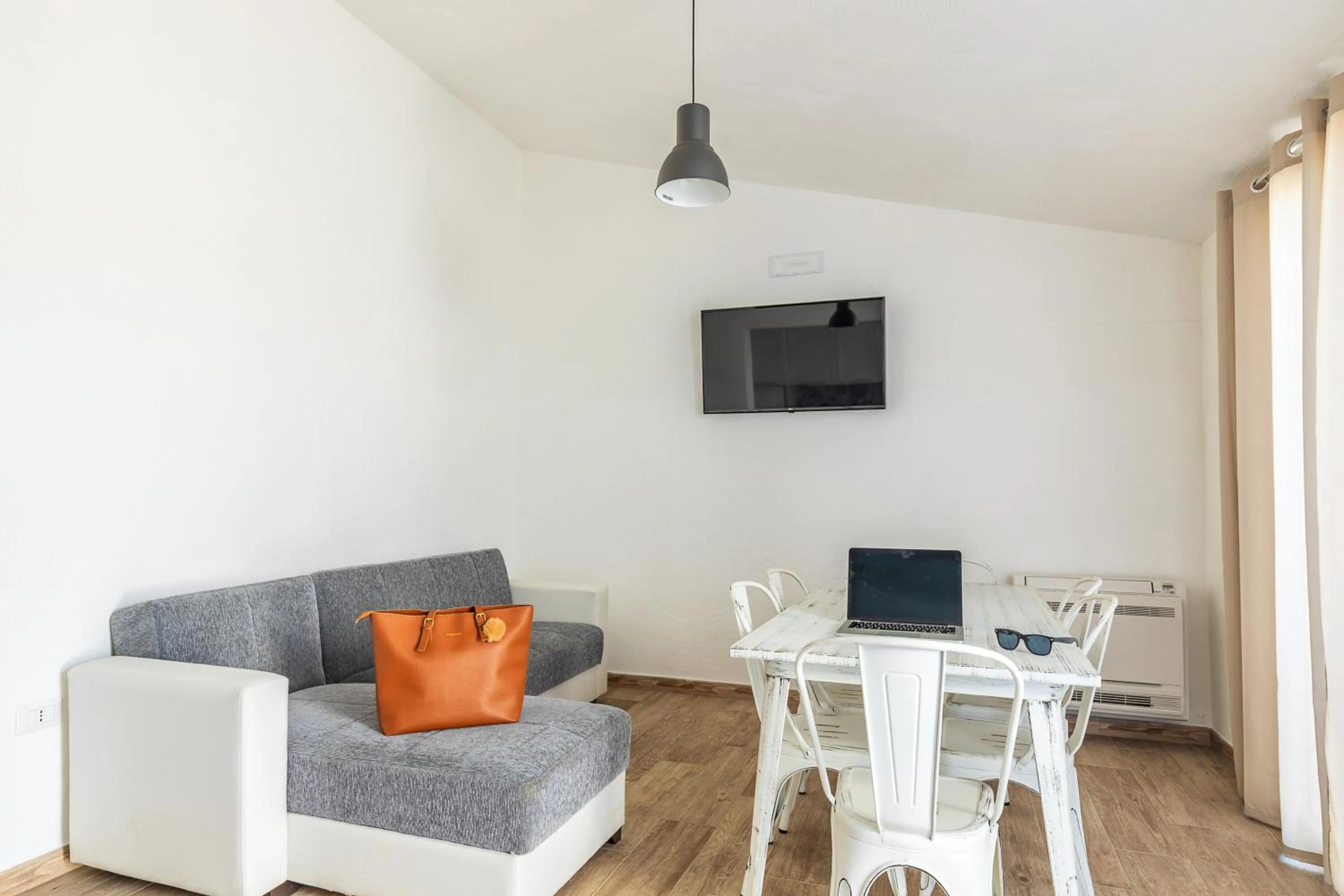 Communal lounge/ TV room in Acquazzurra Affittacamere