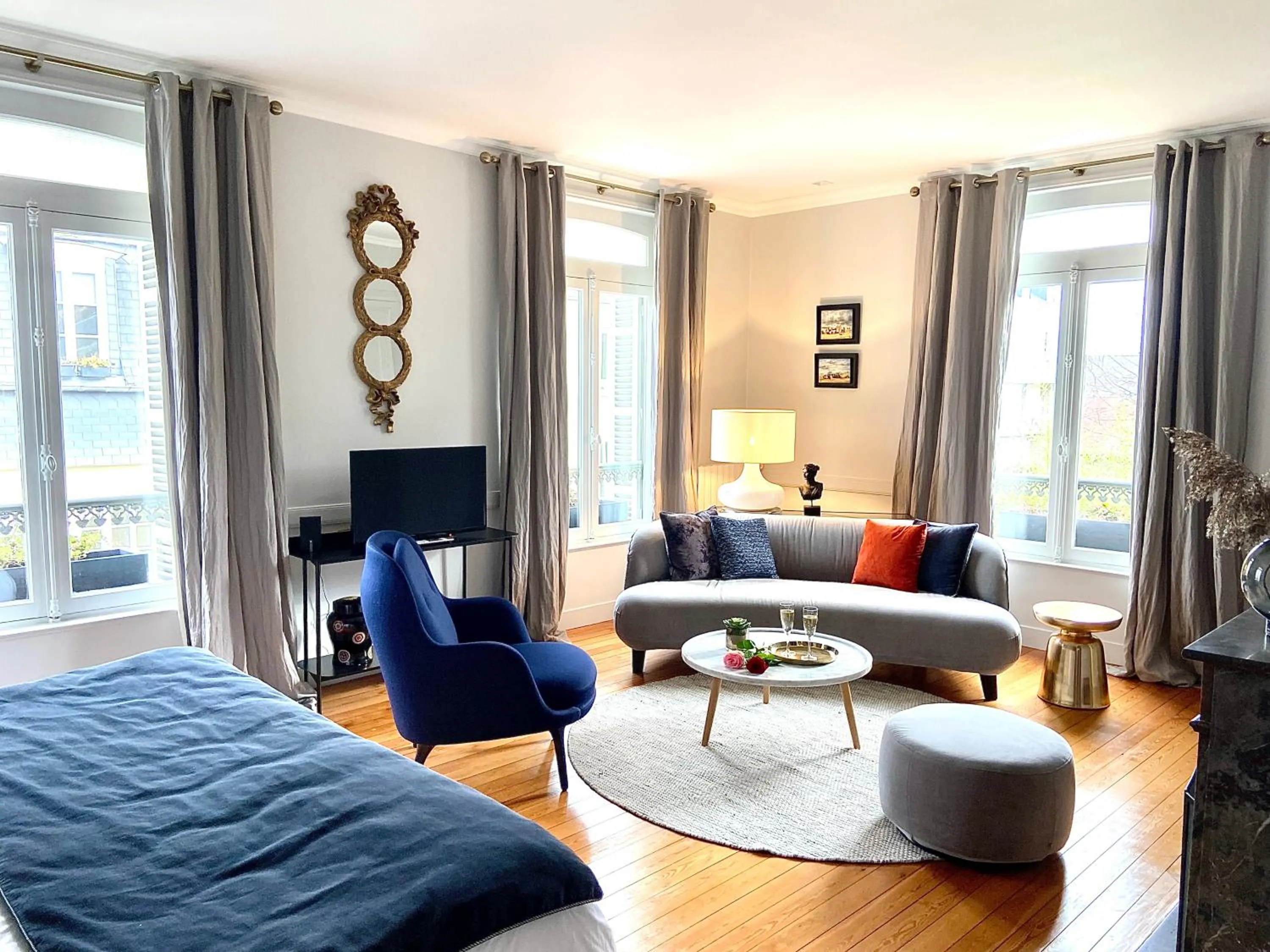 Photo of the whole room in VILLA DU CEDRE Honfleur