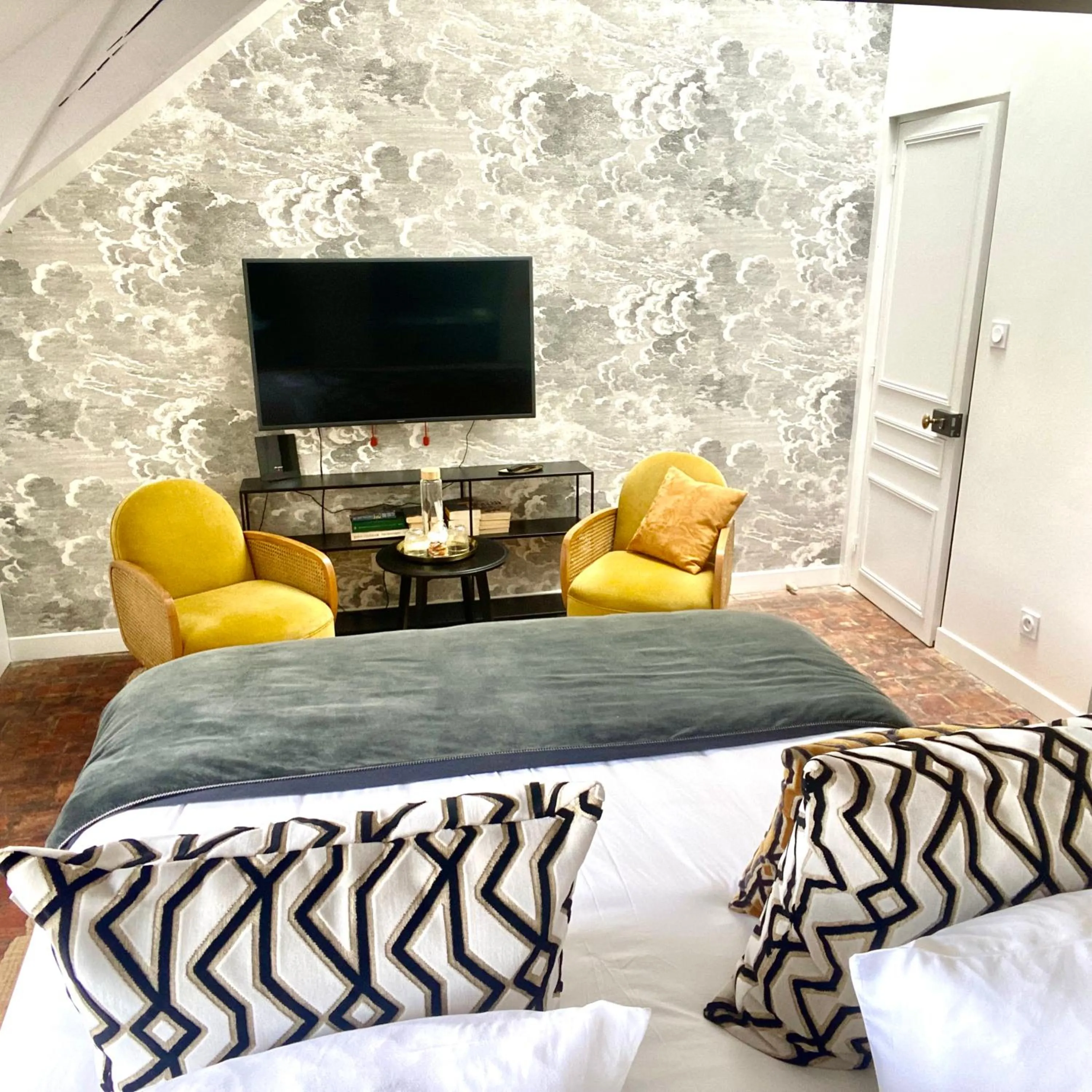 Bedroom, Bed in VILLA DU CEDRE Honfleur