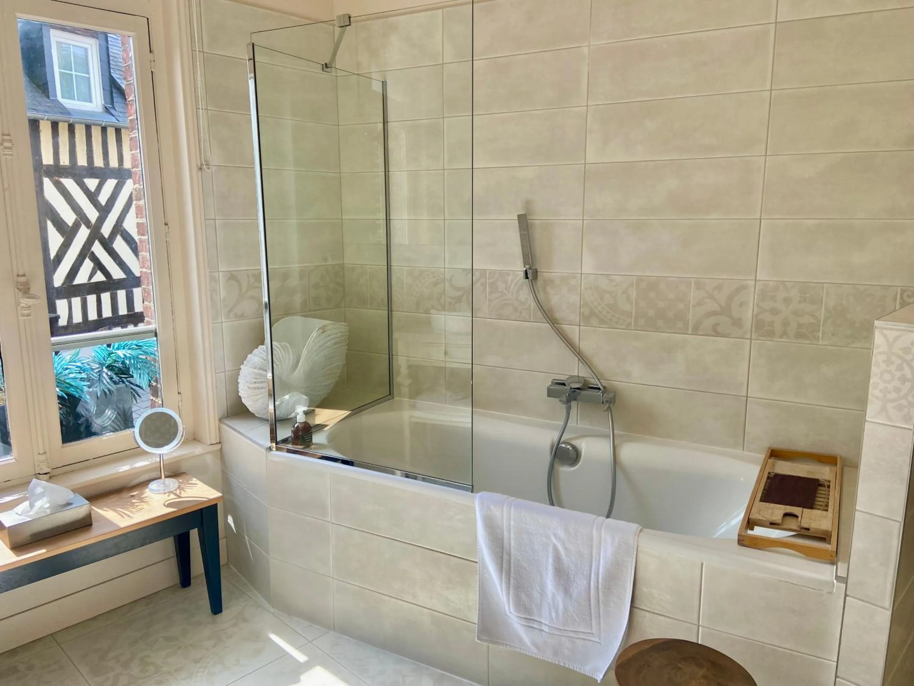 Shower in VILLA DU CEDRE Honfleur