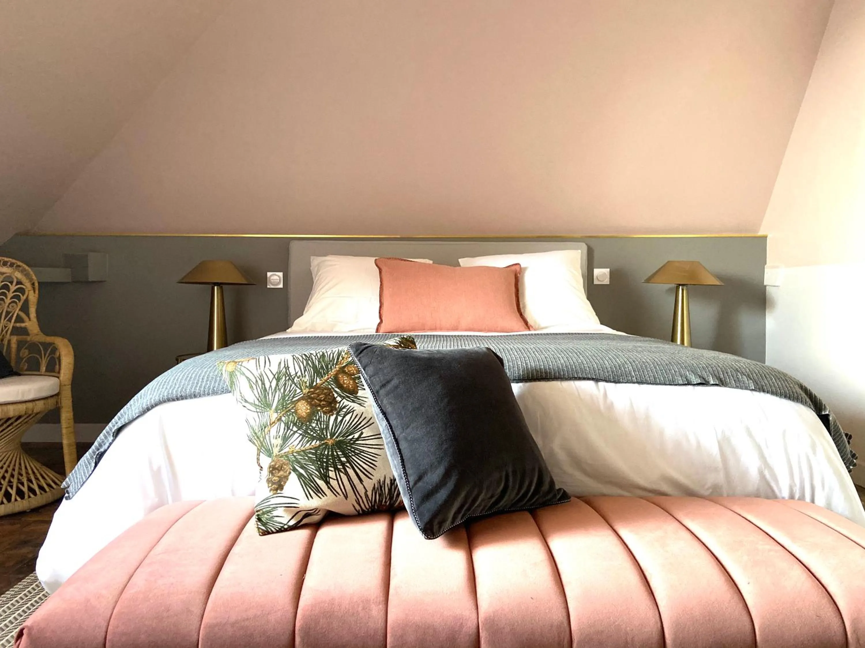 Bedroom, Bed in VILLA DU CEDRE Honfleur