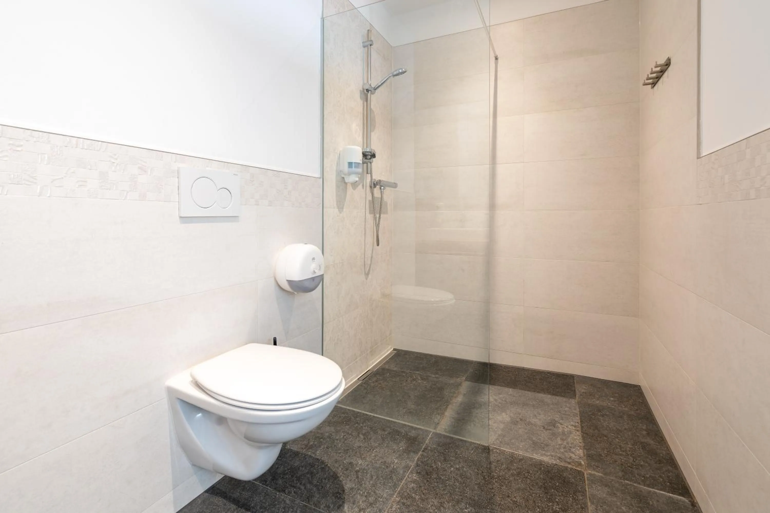 Shower in Kaiser Max Design Appartements