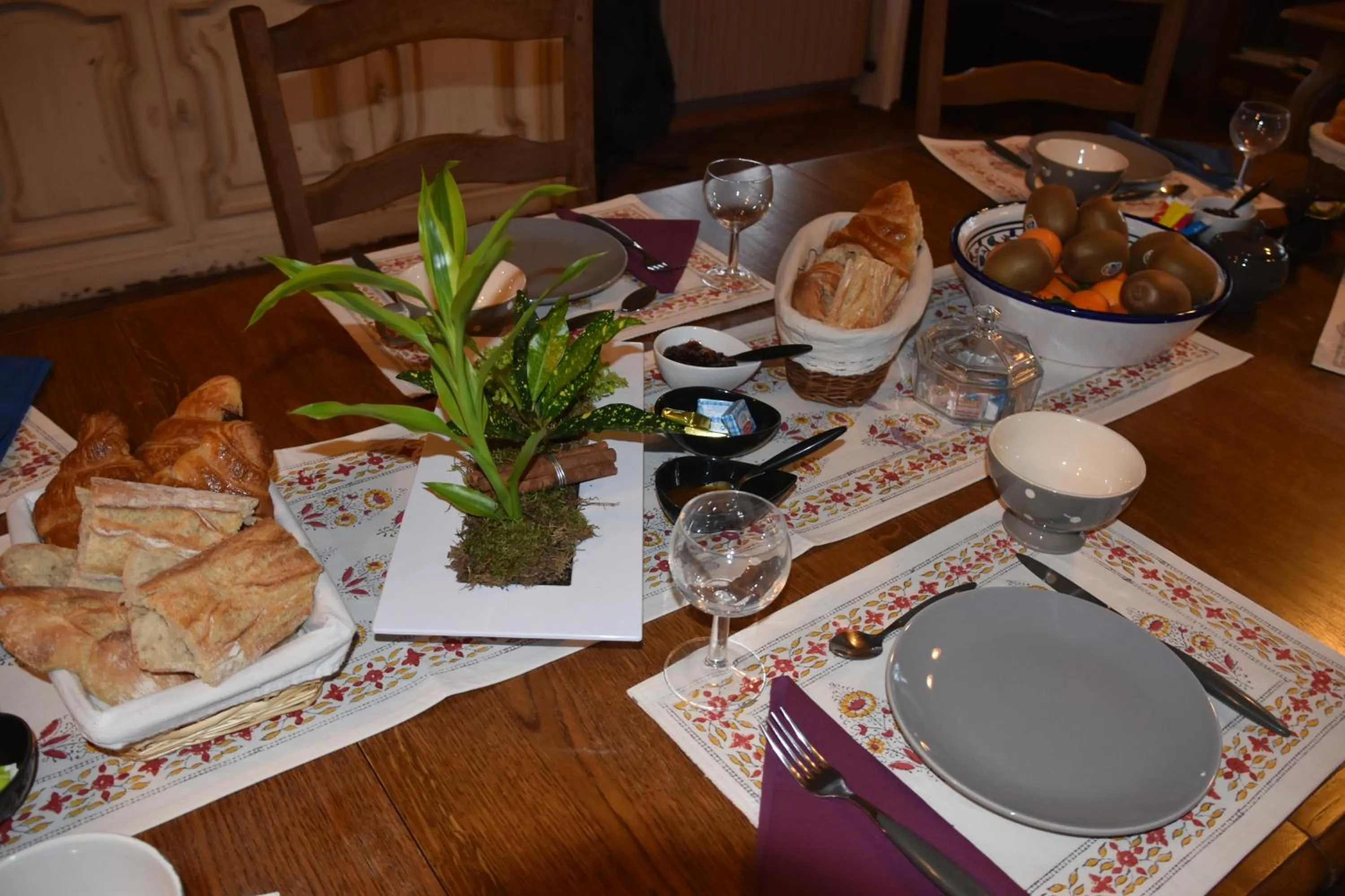 Breakfast in Villa Lumières
