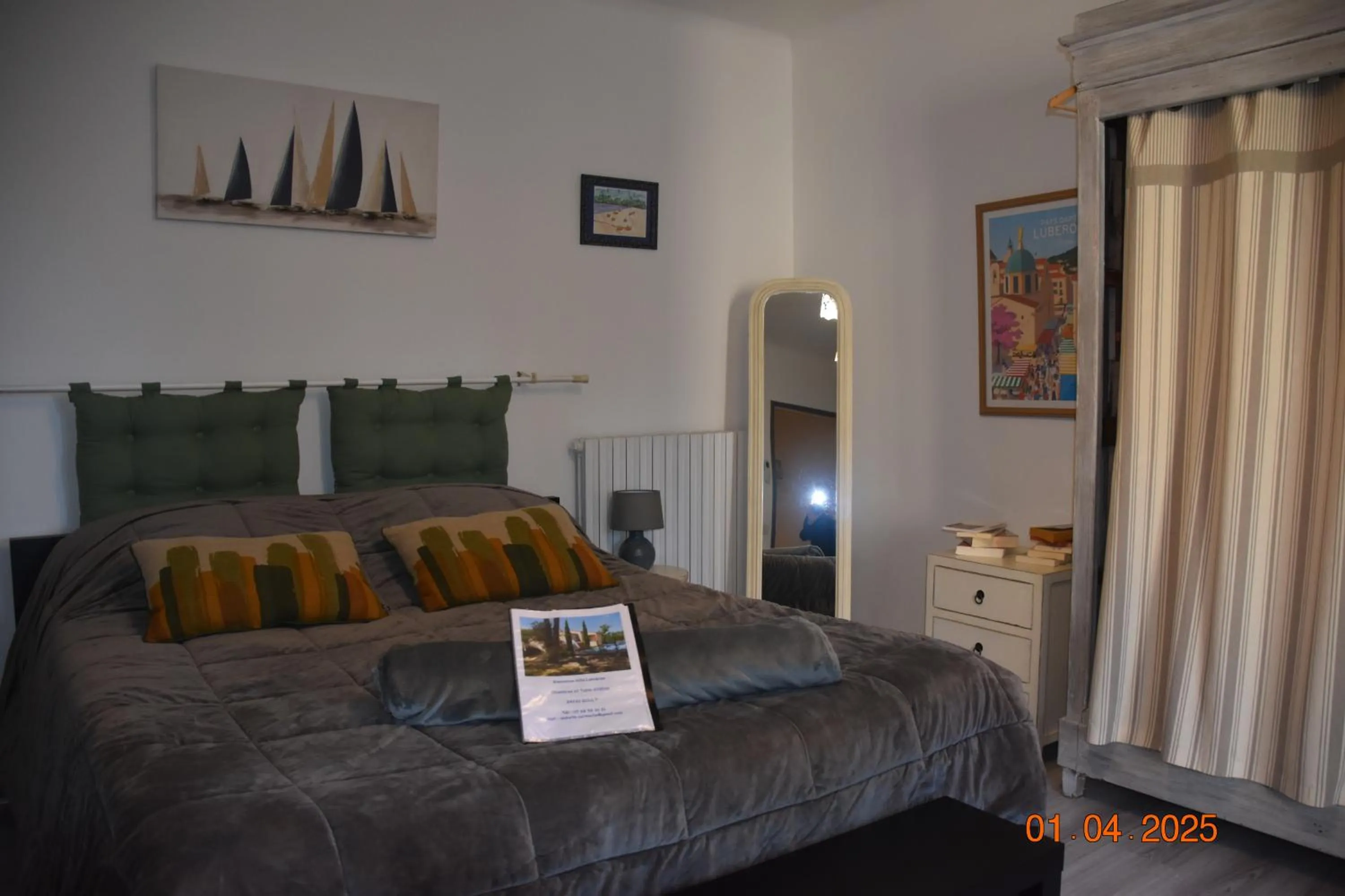 Bed in Villa Lumières