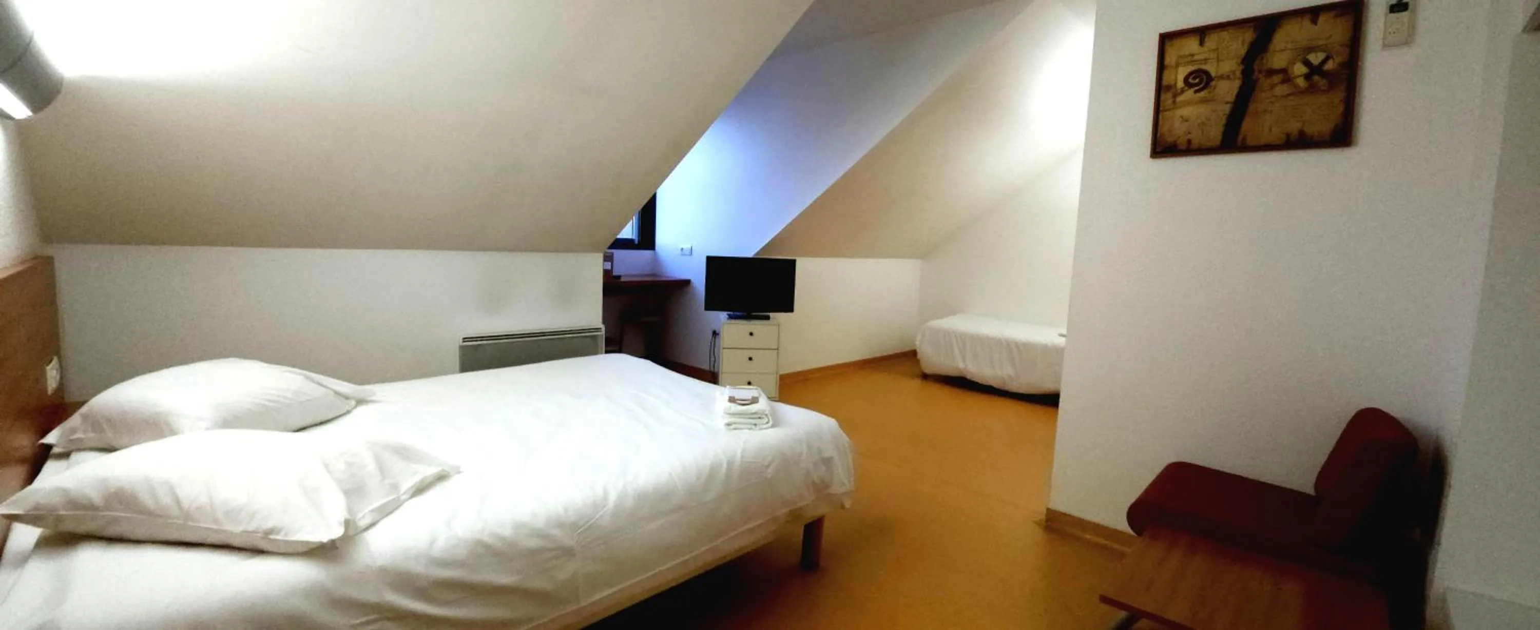 Photo of the whole room, Bed in Beddy-bye Hôtel