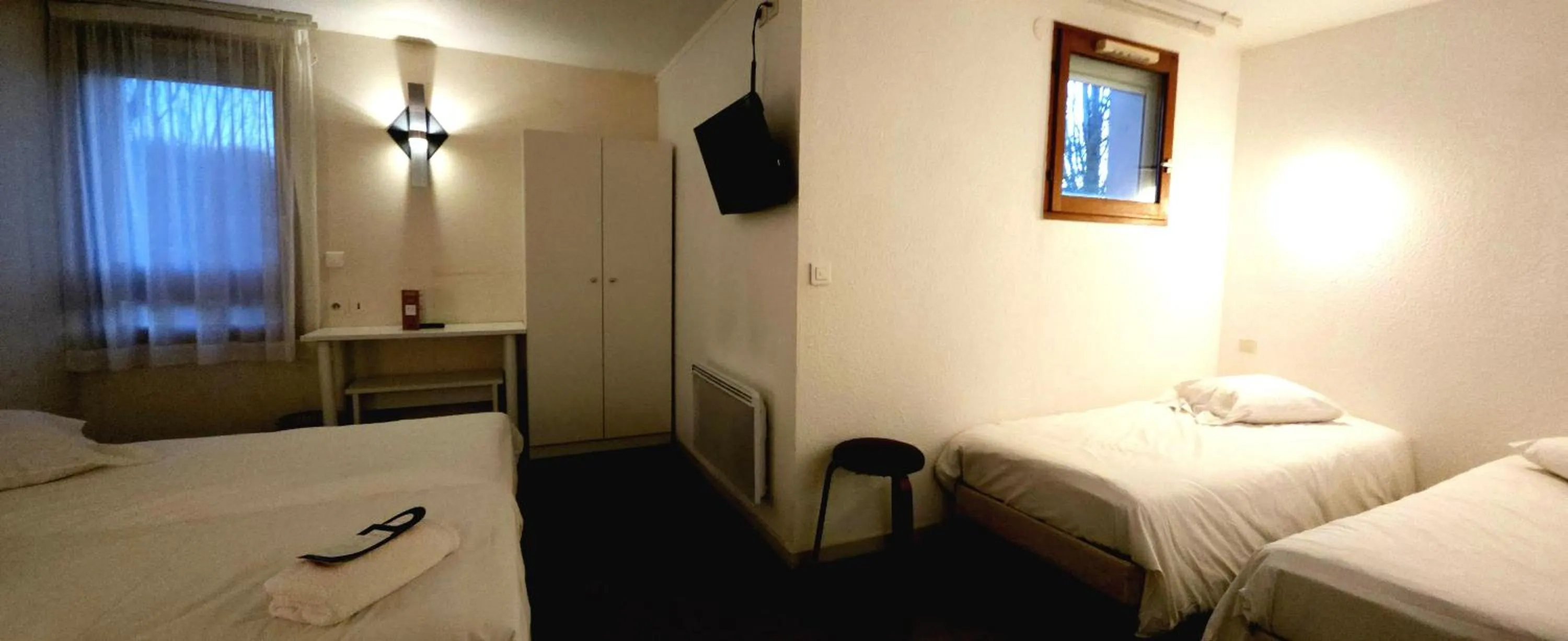 Photo of the whole room, Bed in Beddy-bye Hôtel