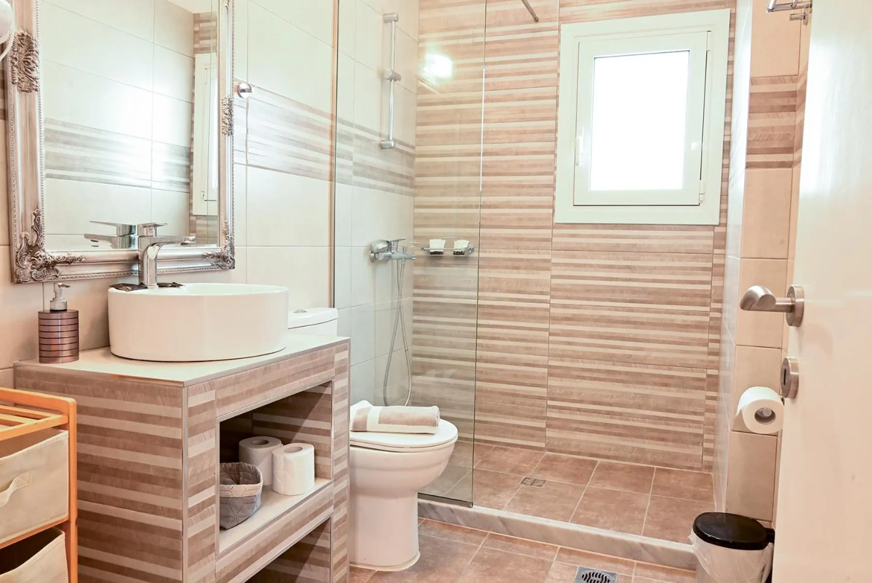 Bathroom in Gina Studios