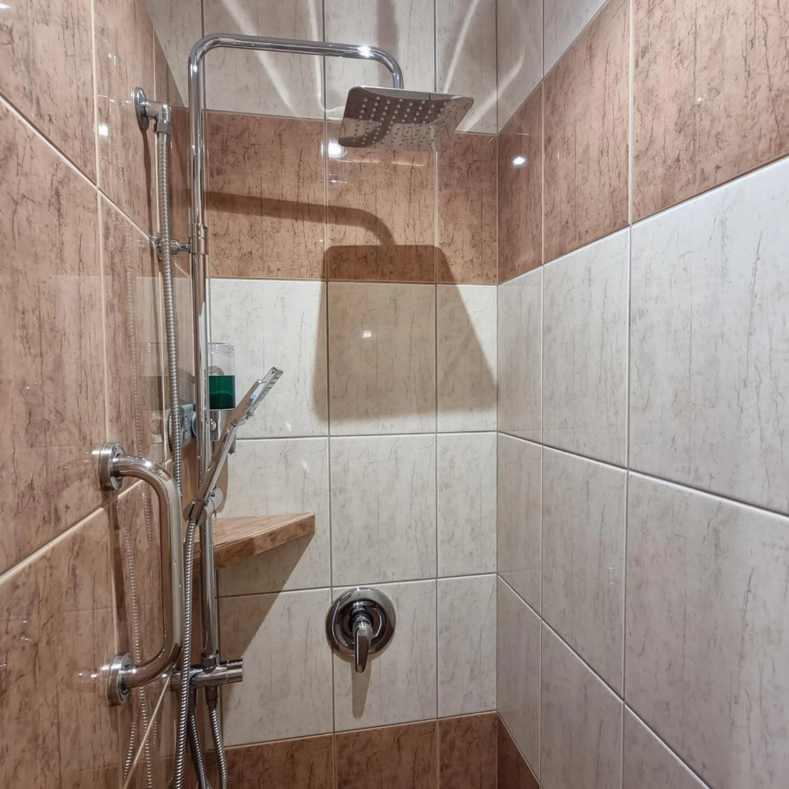 Shower in Hotel Jola