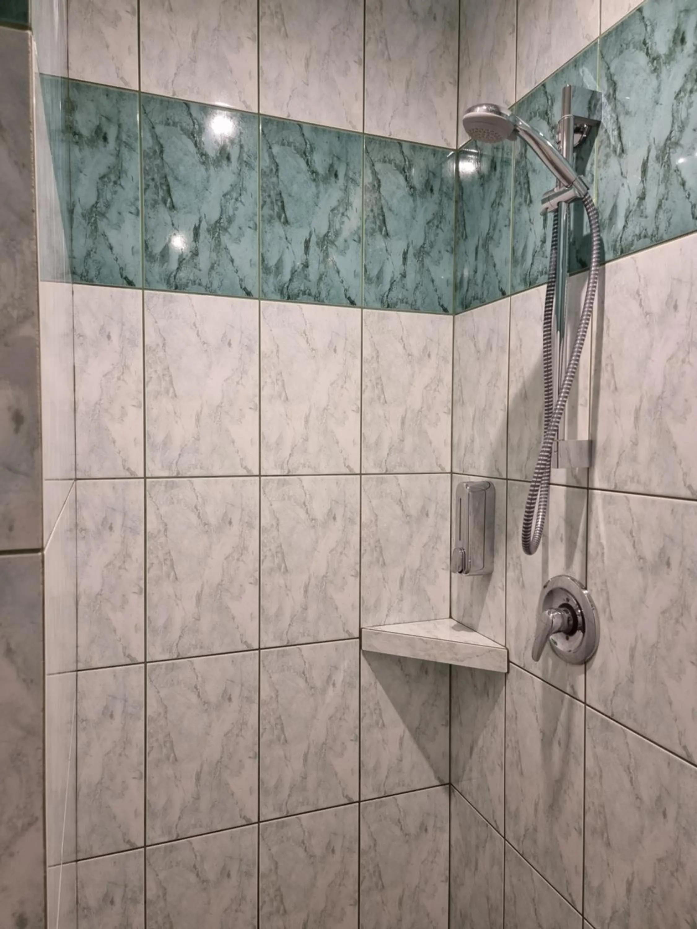 Shower in Hotel Jola