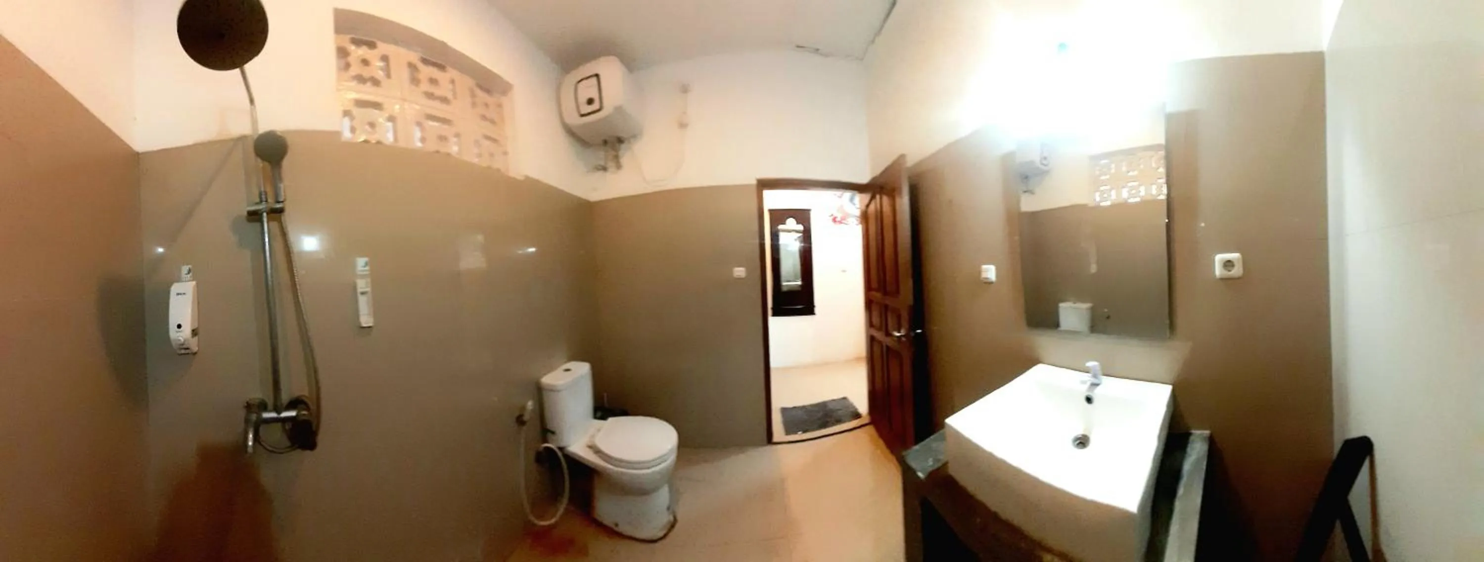 Shower in Dream Hotel