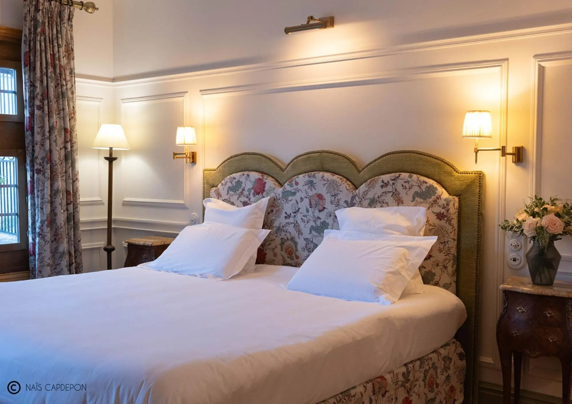 Shower, Bed in Chateau de Lantic