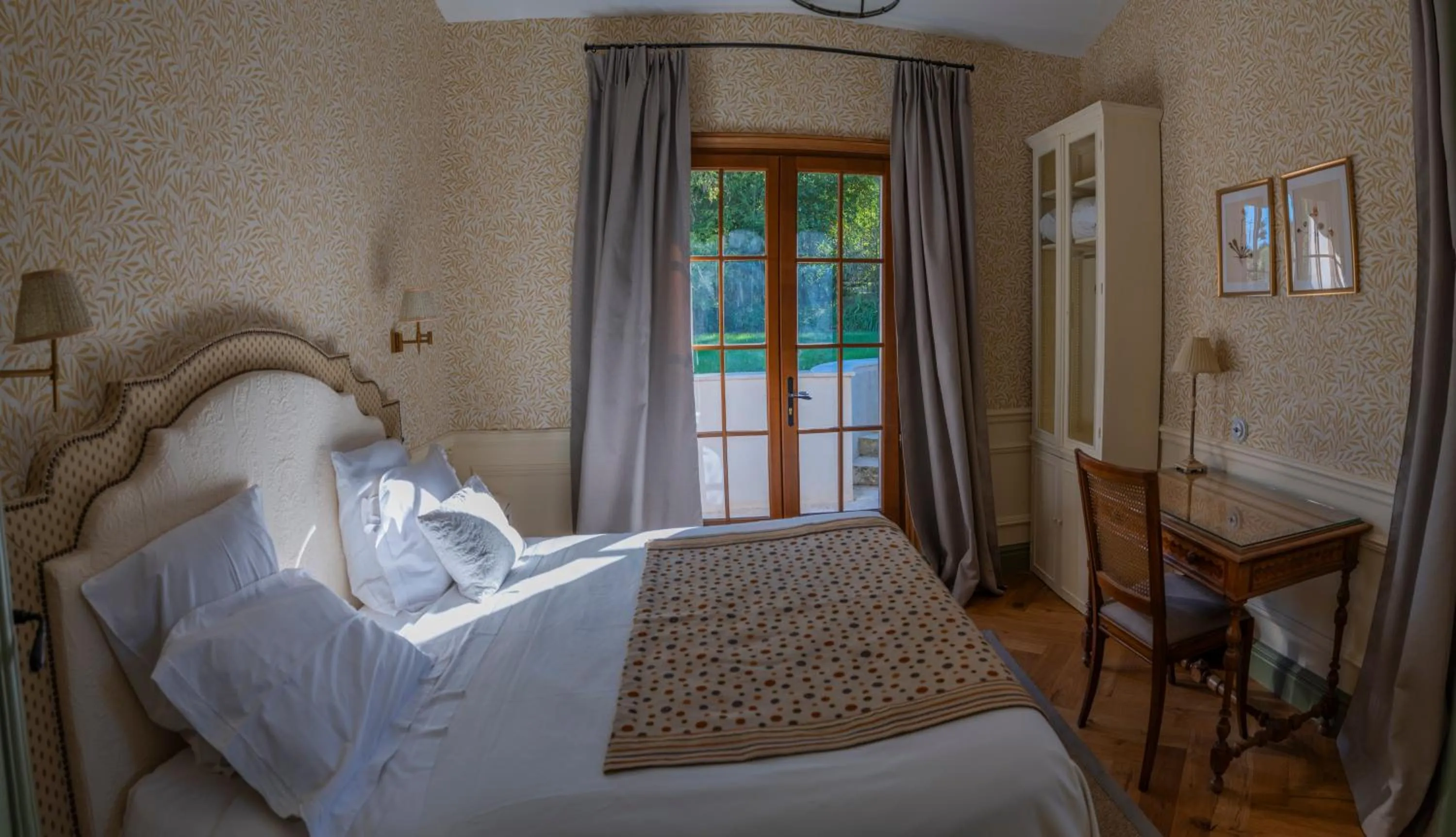 Bed in Chateau de Lantic