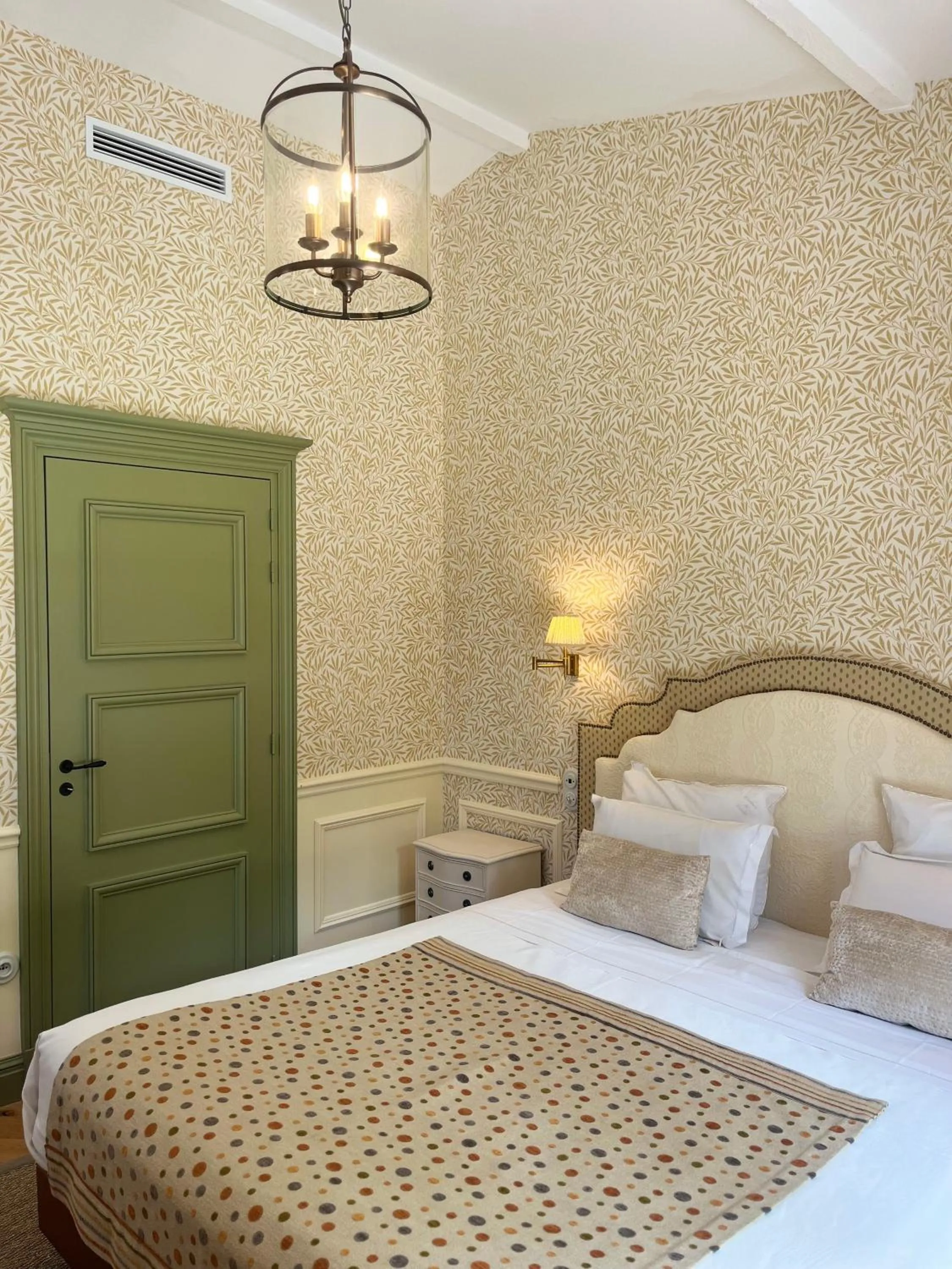 Bed in Chateau de Lantic