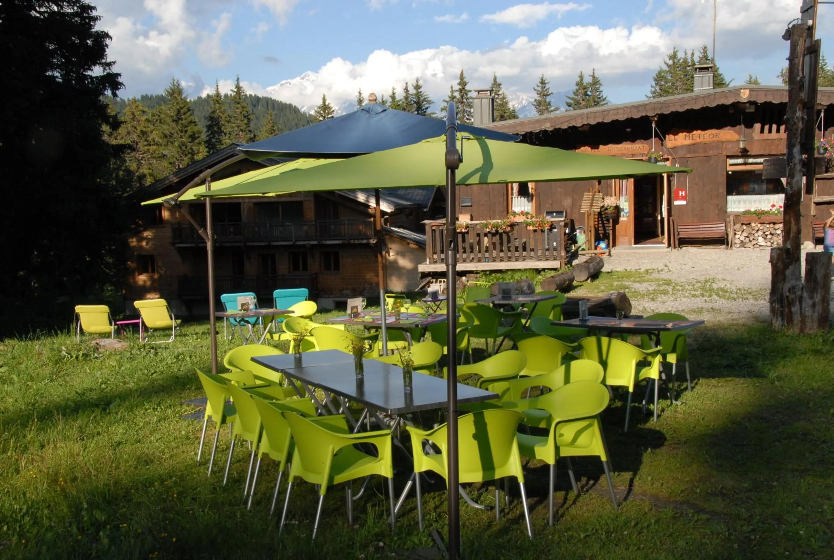 Restaurant/places to eat in Hôtel Chalet Le Caribou