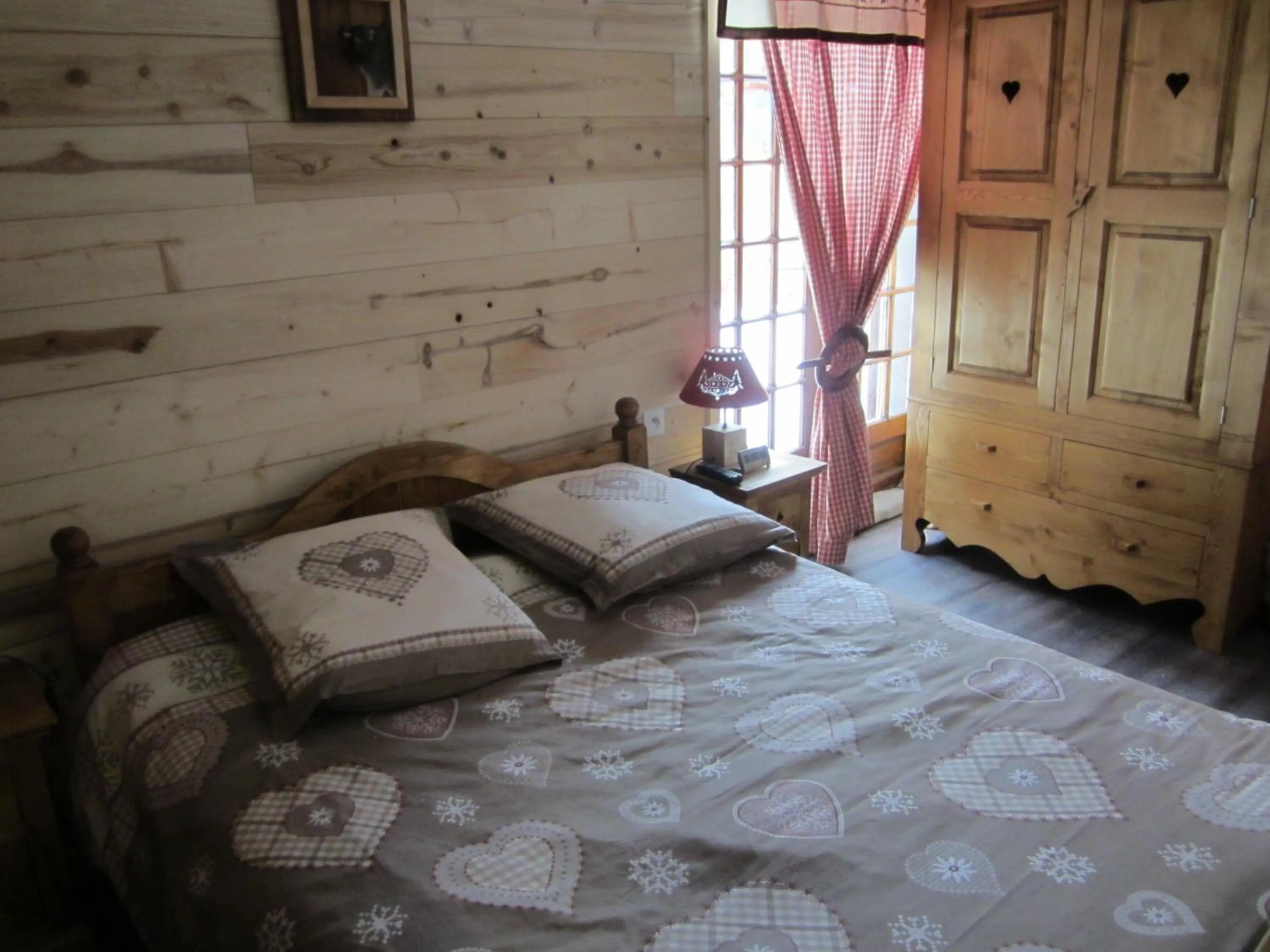 Bed in Hôtel Chalet Le Caribou