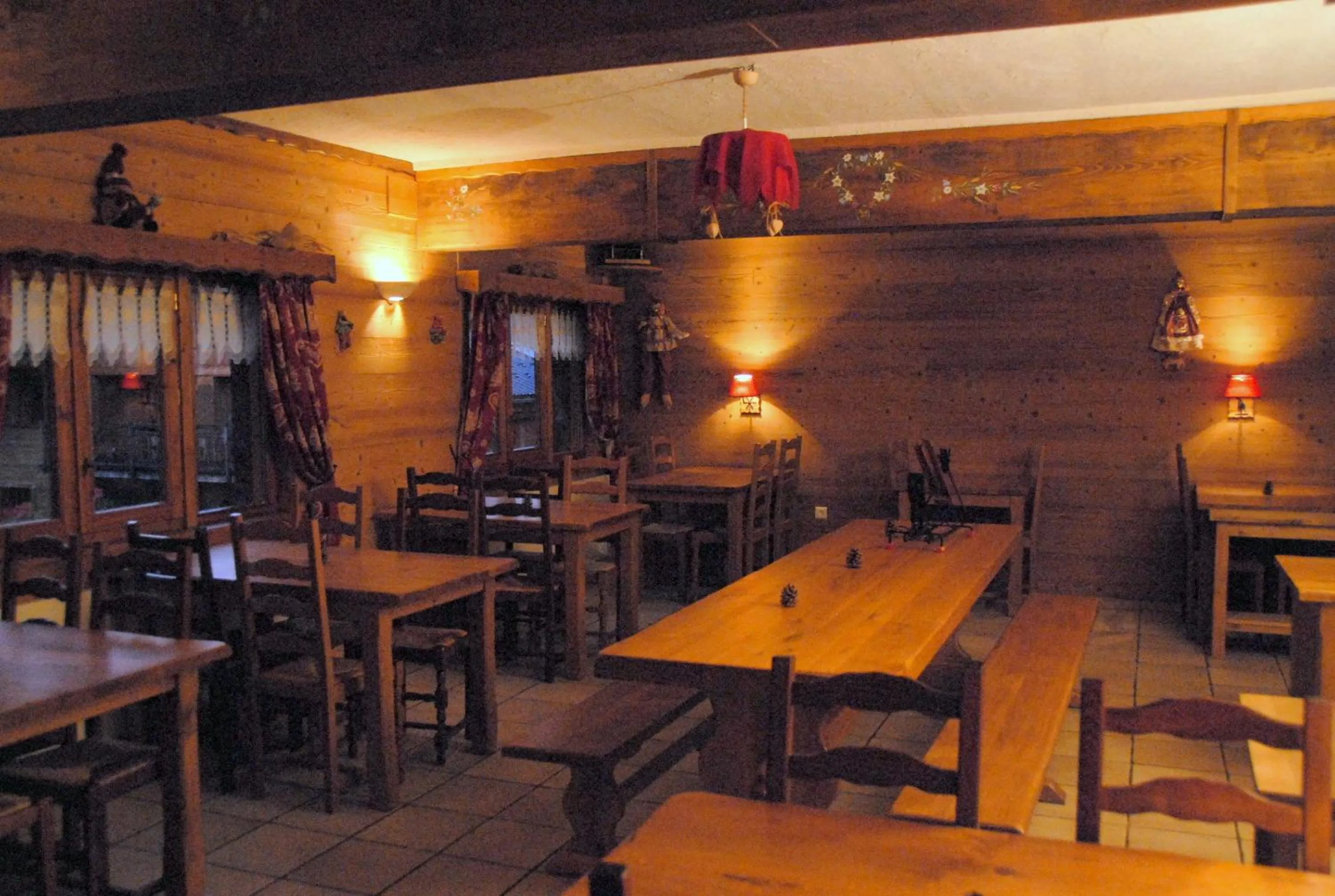 Restaurant/places to eat in Hôtel Chalet Le Caribou