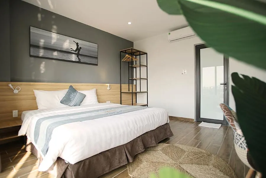 Property building, Bed in KingSales Hotel